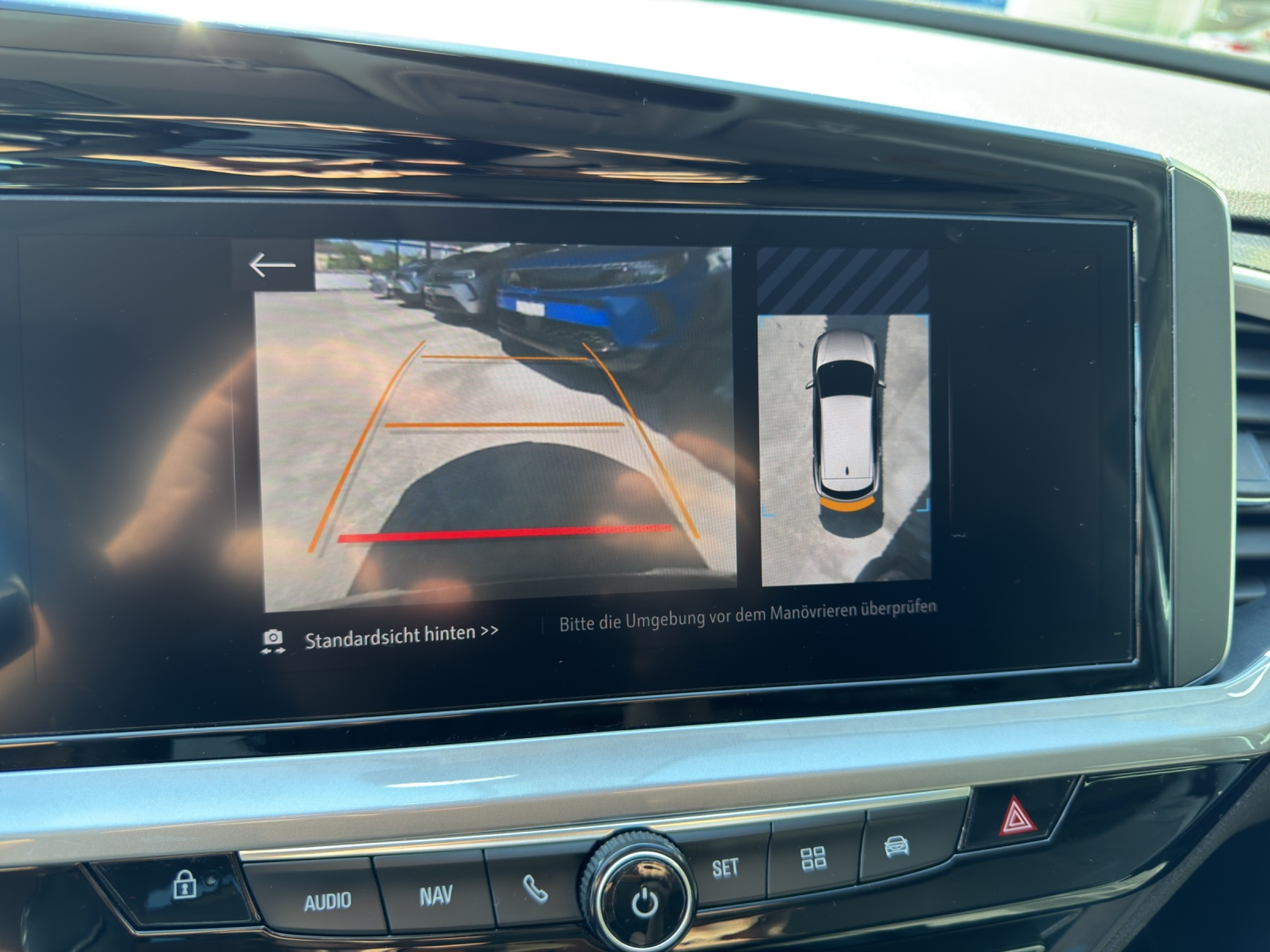 listing desktop thumbnail image 3