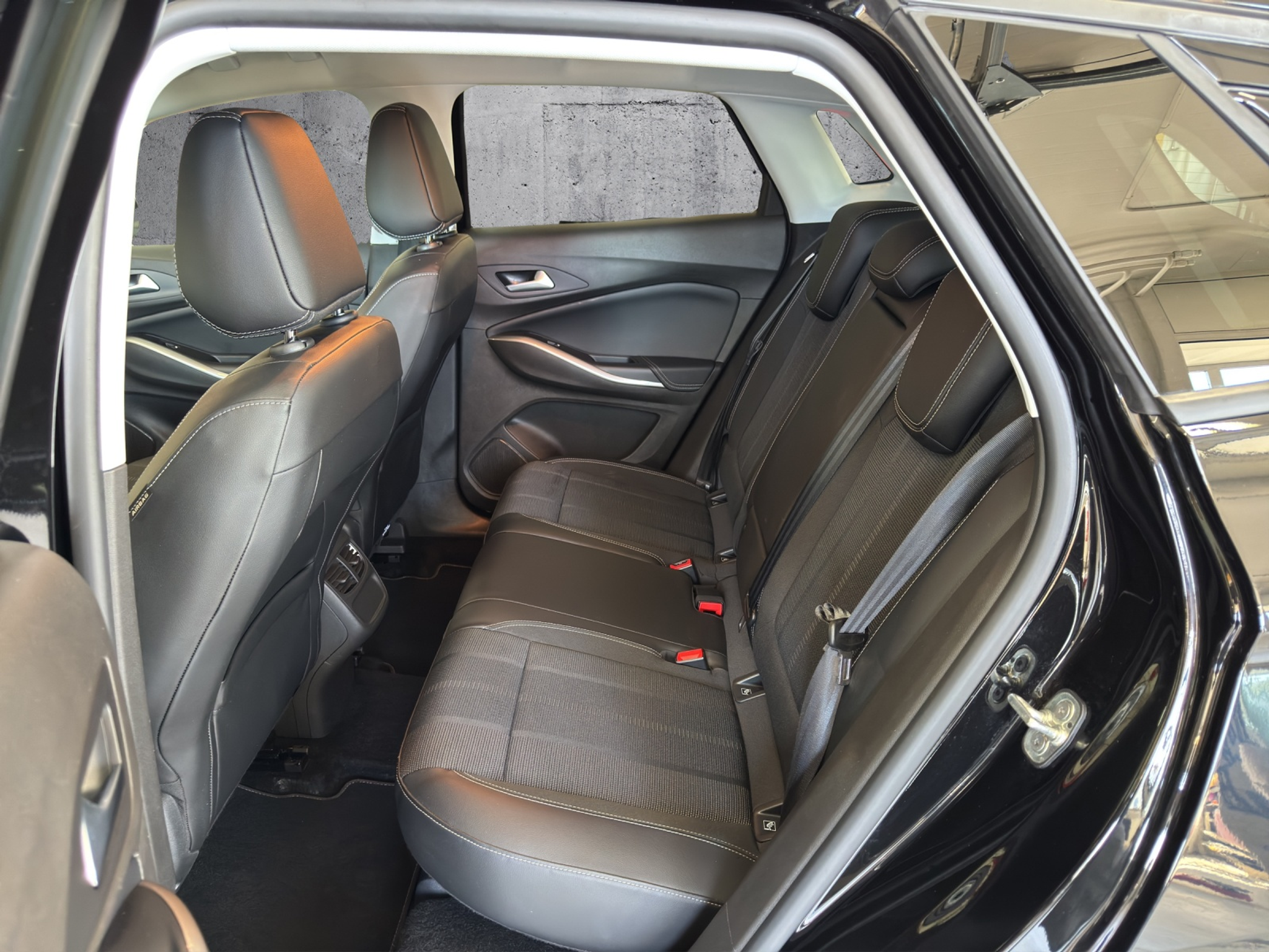 listing desktop thumbnail image 23