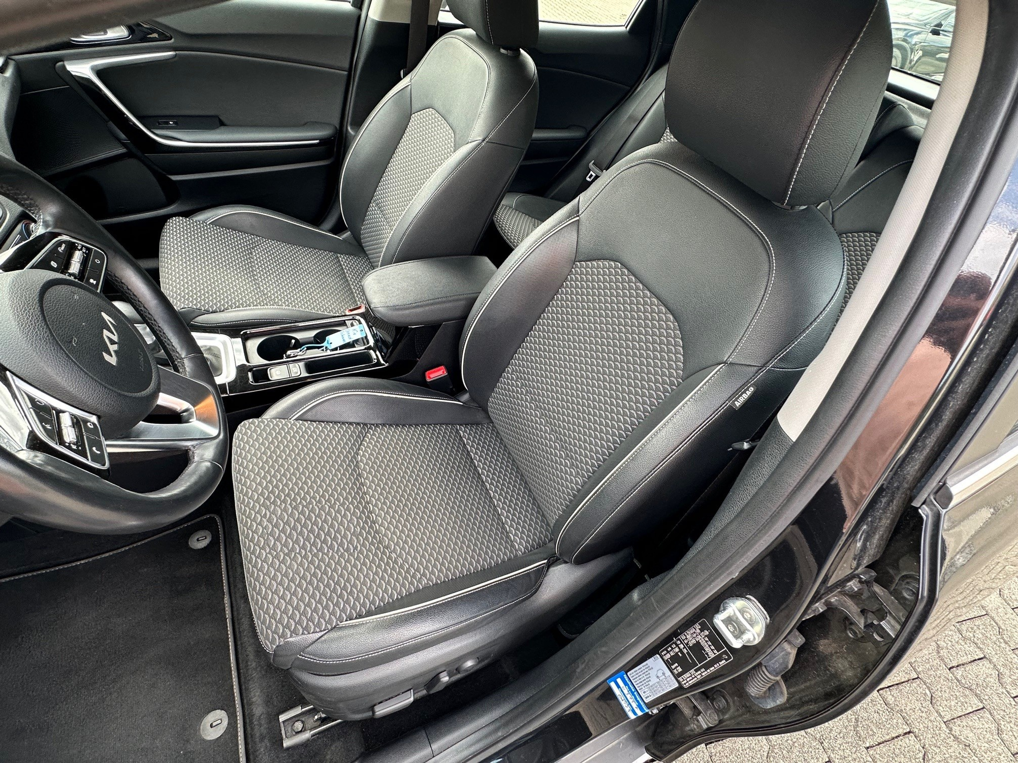 listing desktop thumbnail image 6