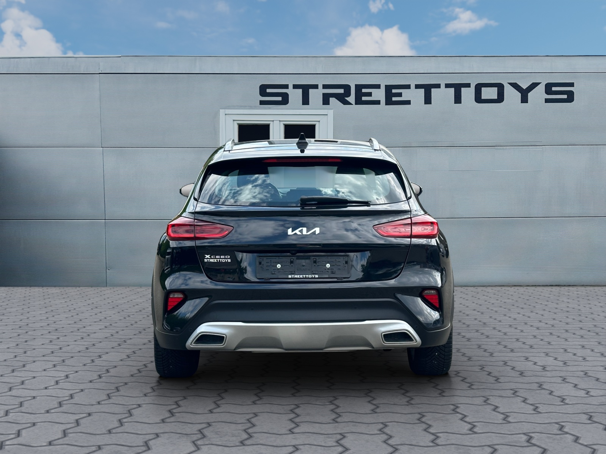 listing desktop thumbnail image 3