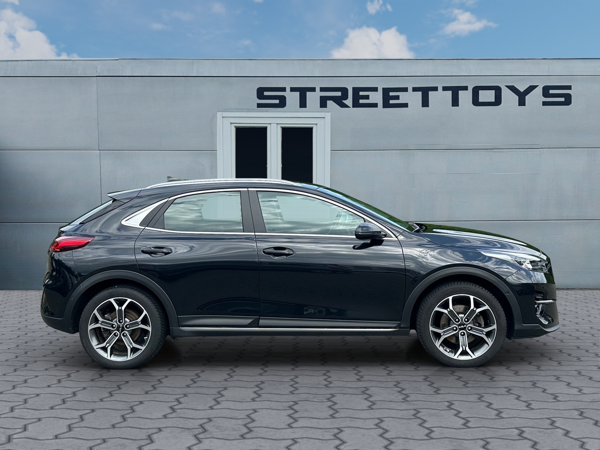 listing desktop thumbnail image 1