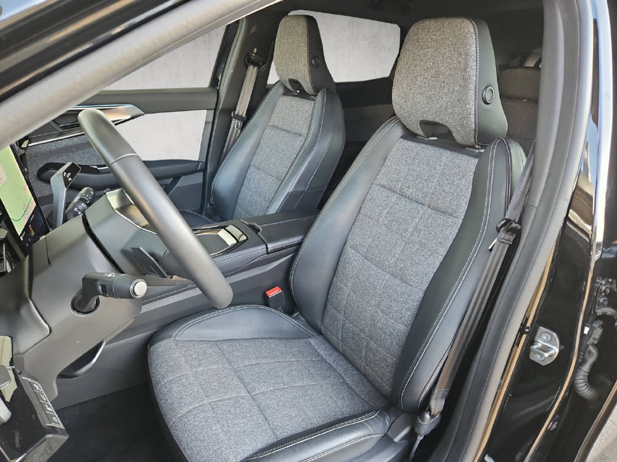 listing desktop thumbnail image 4