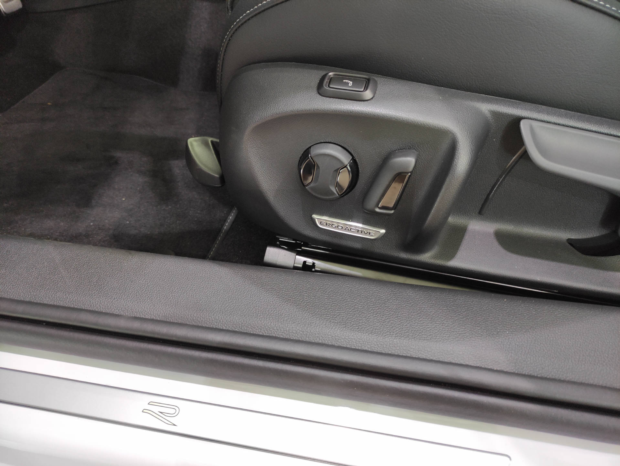 listing desktop thumbnail image 3