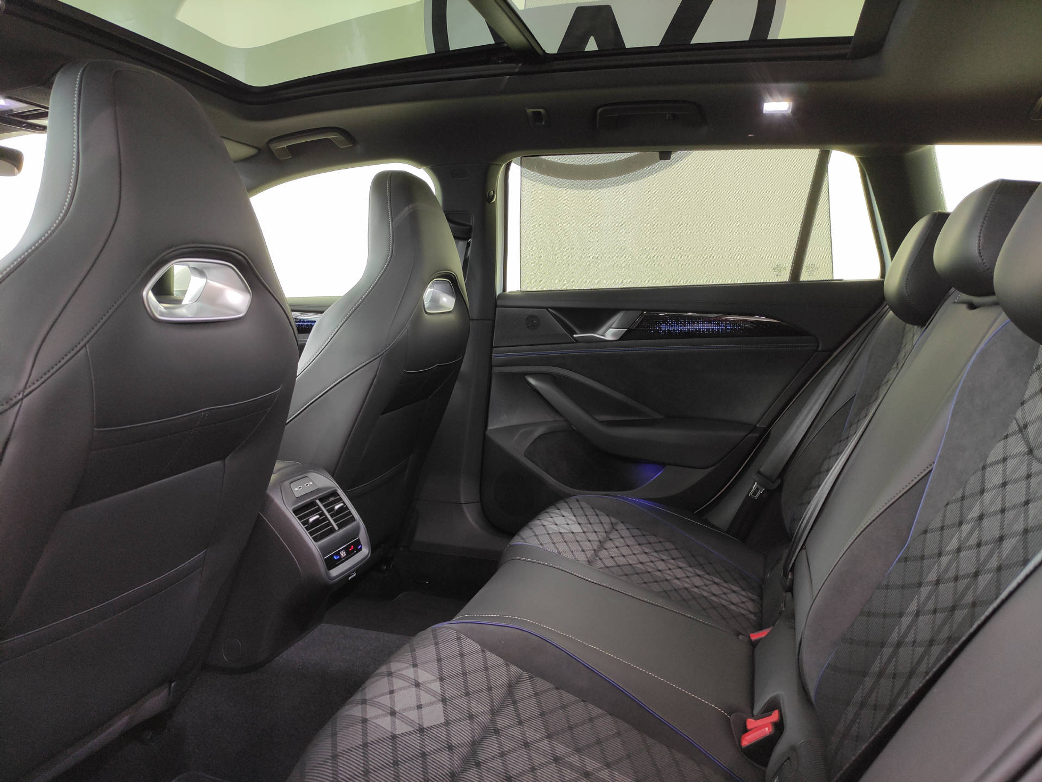 listing desktop thumbnail image 11