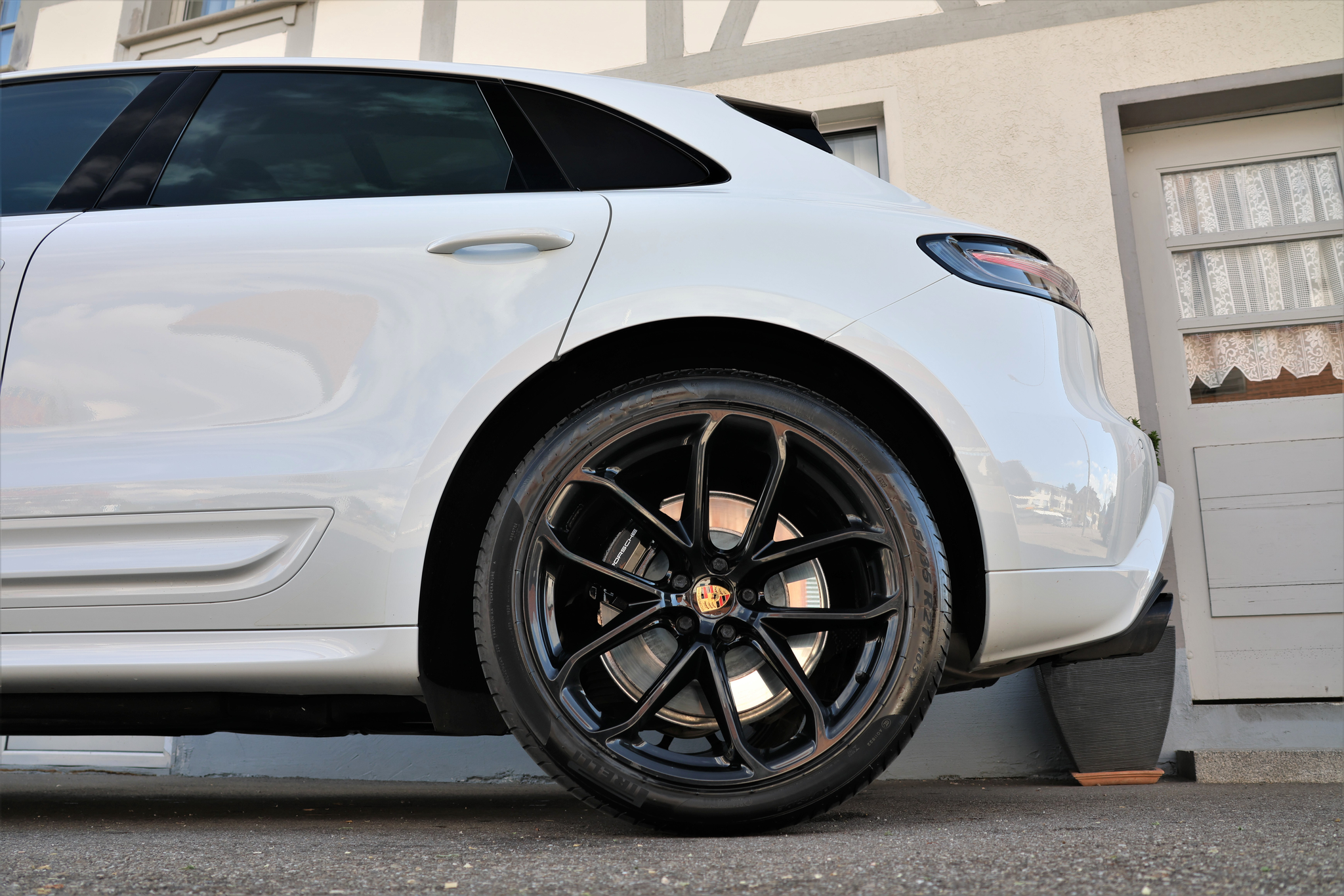 listing desktop thumbnail image 6