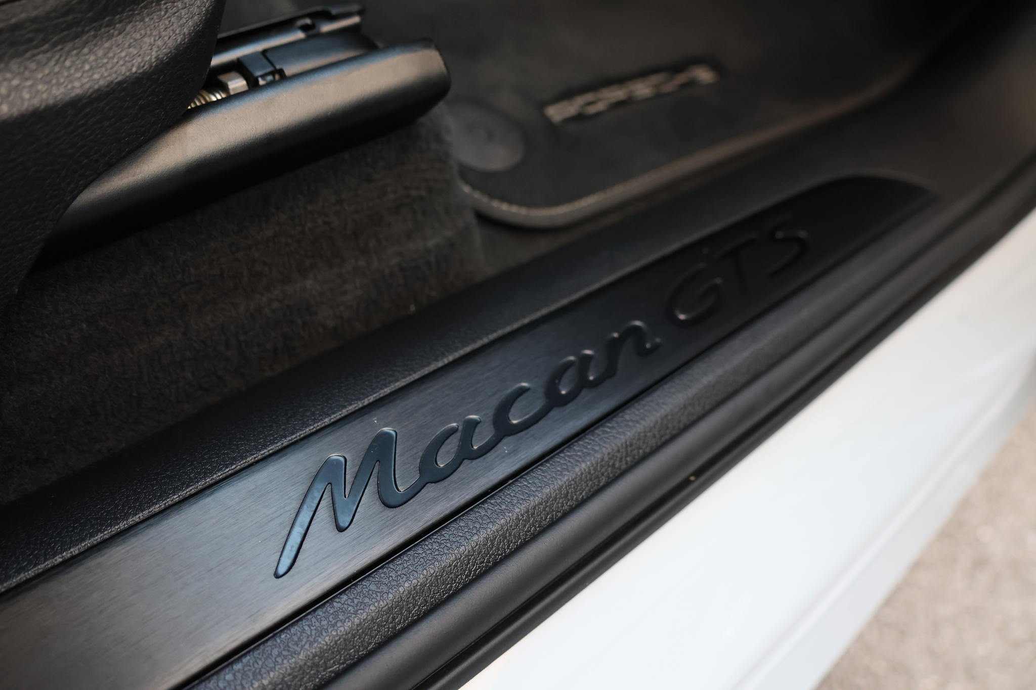 listing desktop thumbnail image 18