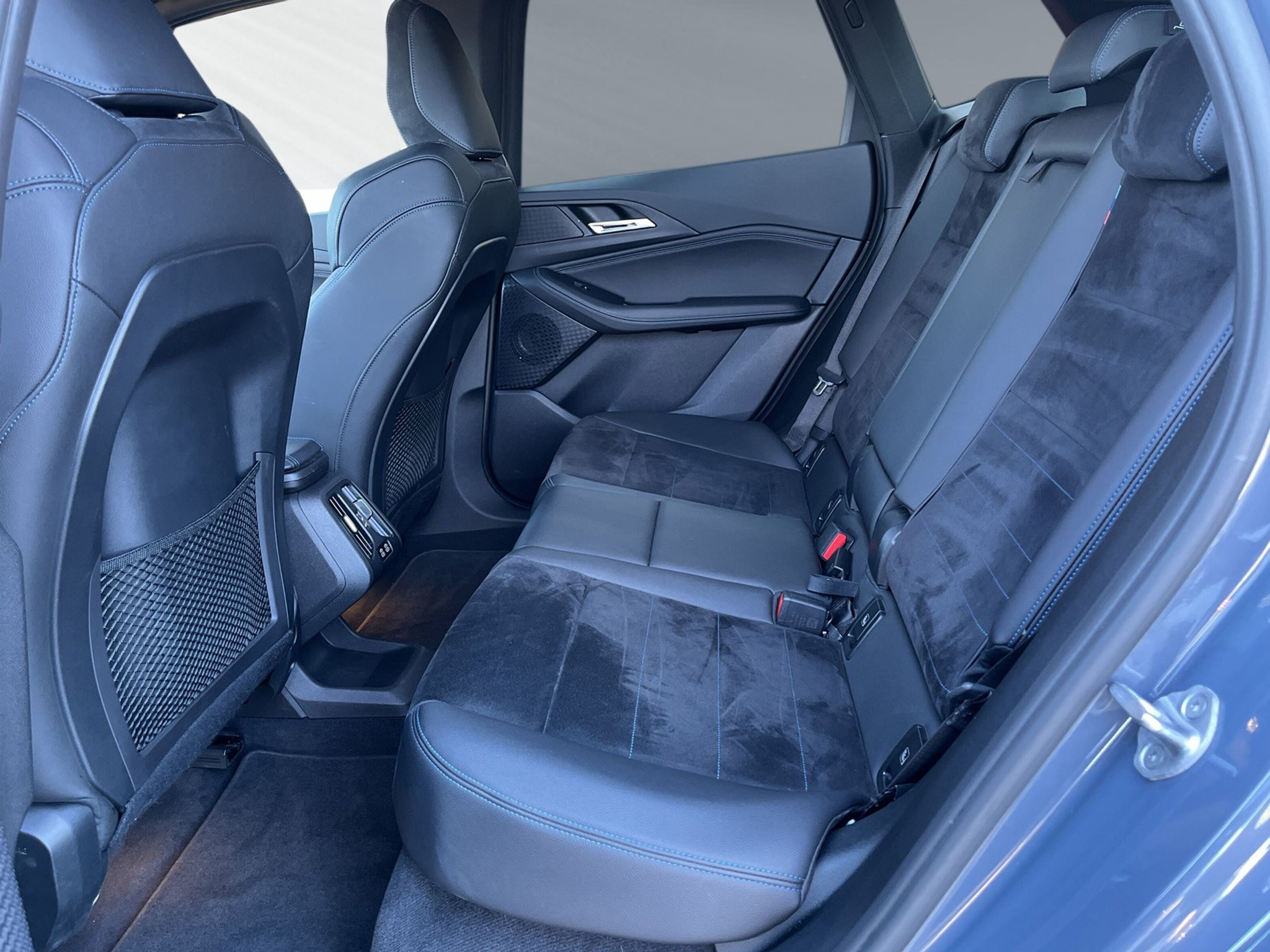 listing desktop thumbnail image 6