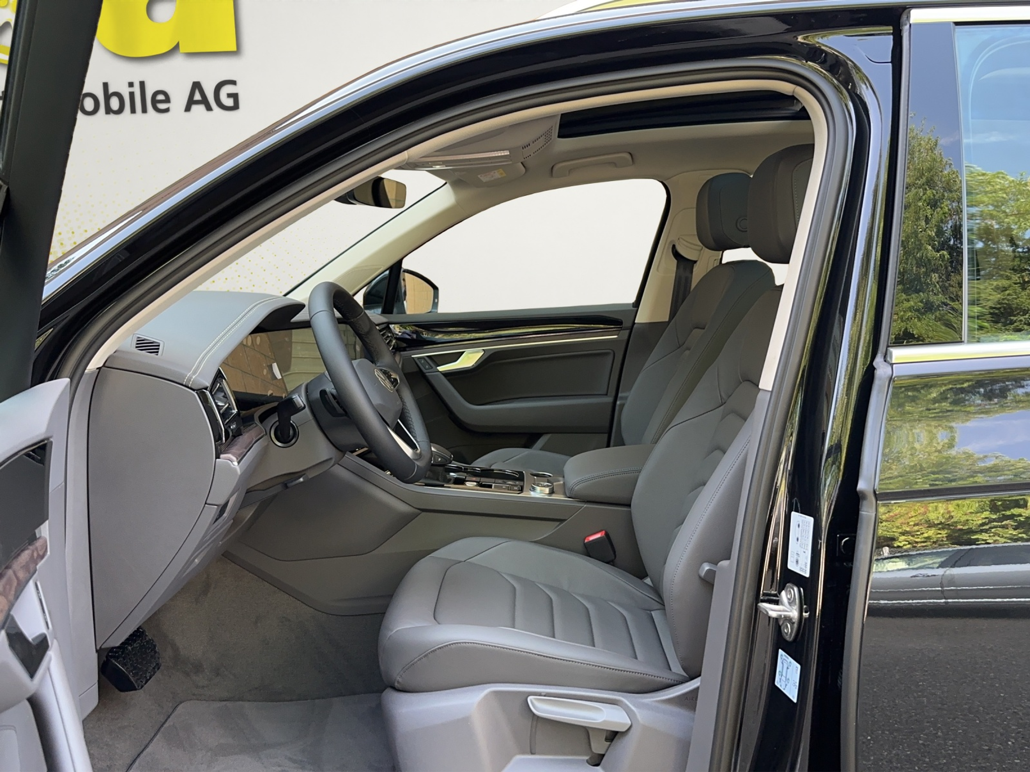 listing desktop thumbnail image 11