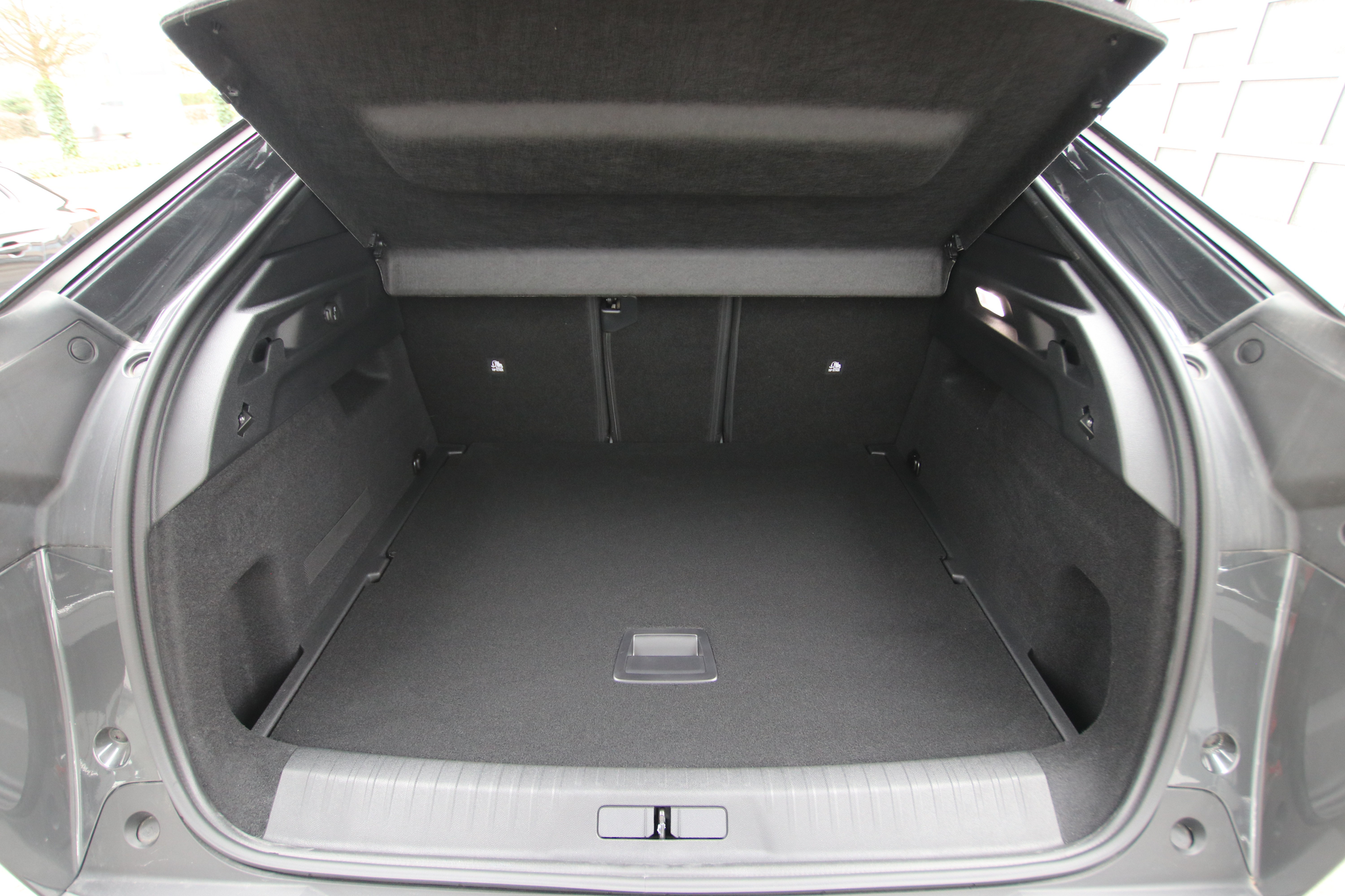 listing desktop thumbnail image 16