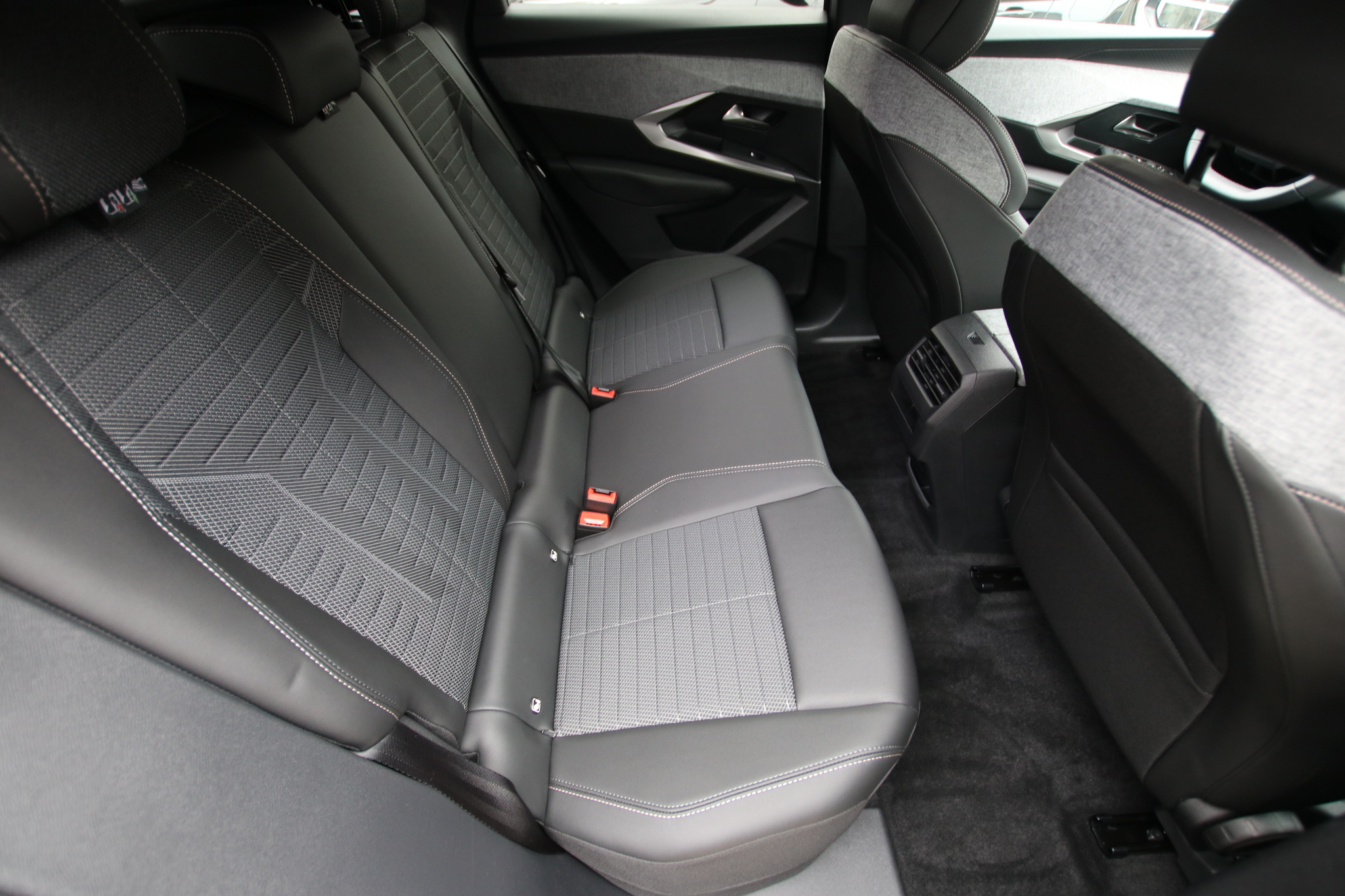 listing desktop thumbnail image 15