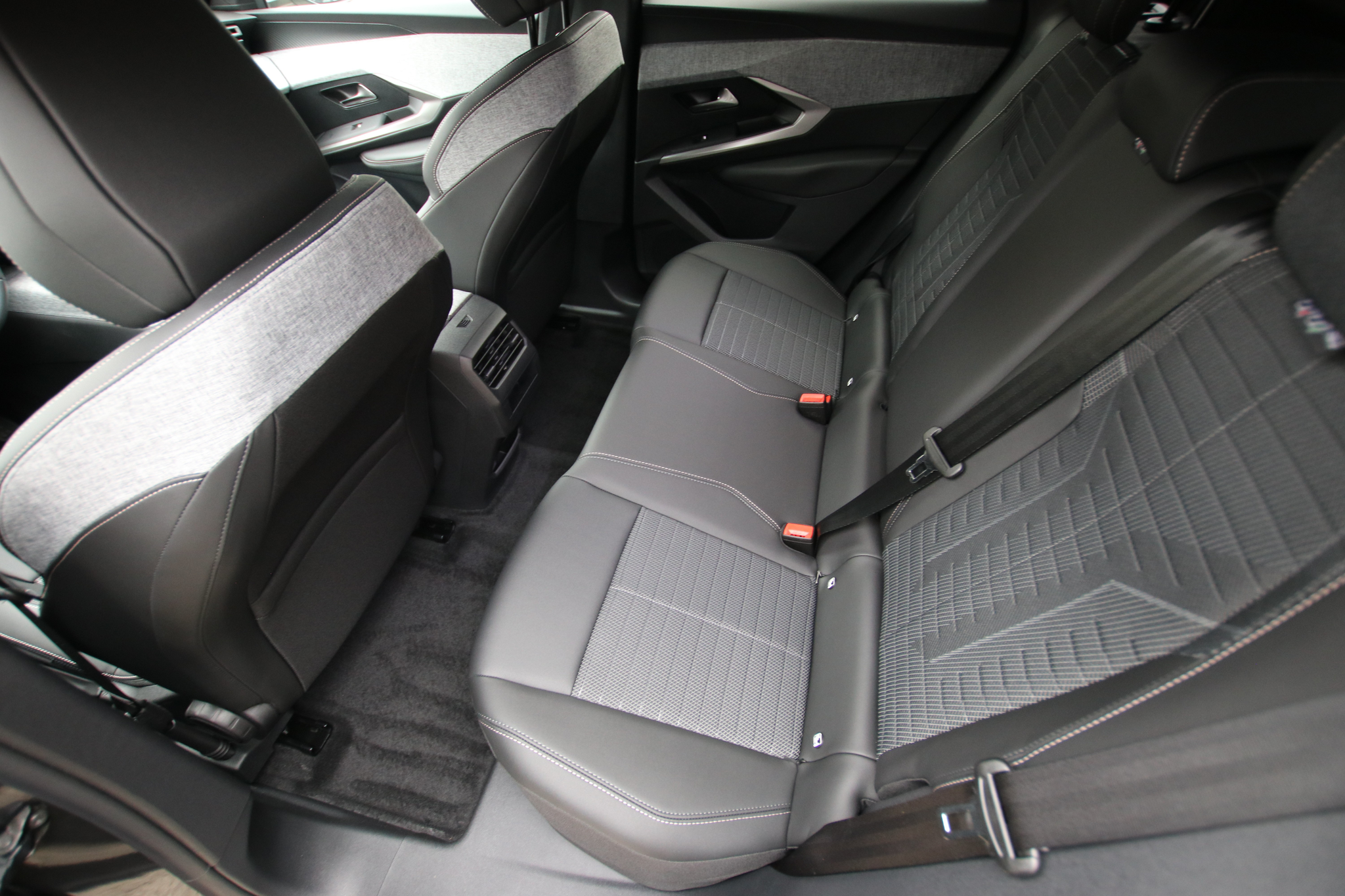 listing desktop thumbnail image 14