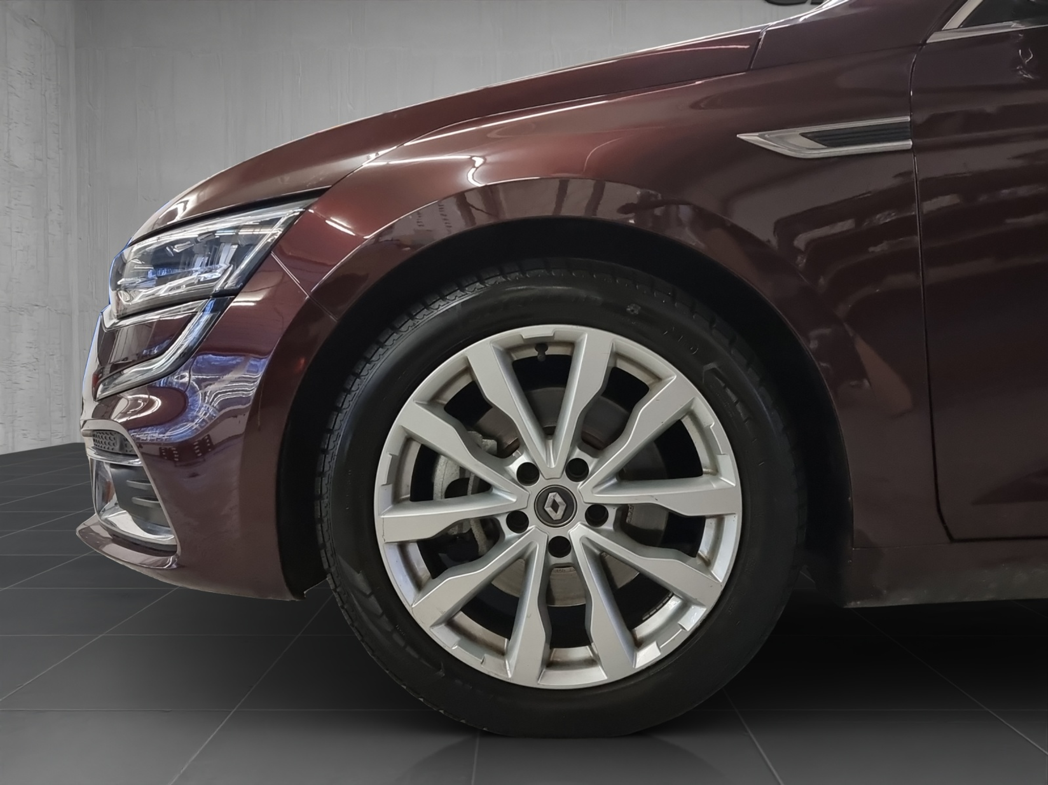 listing desktop thumbnail image 5