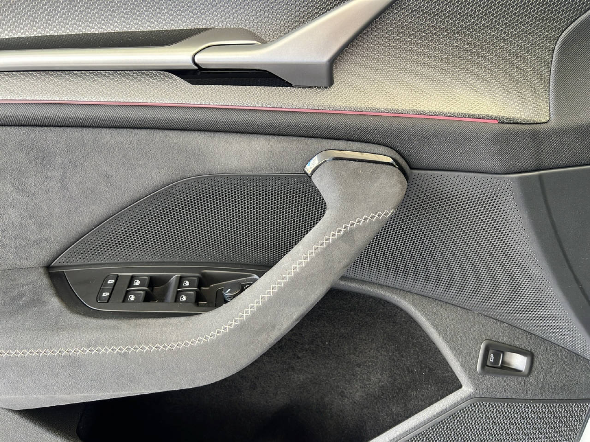 listing desktop thumbnail image 18