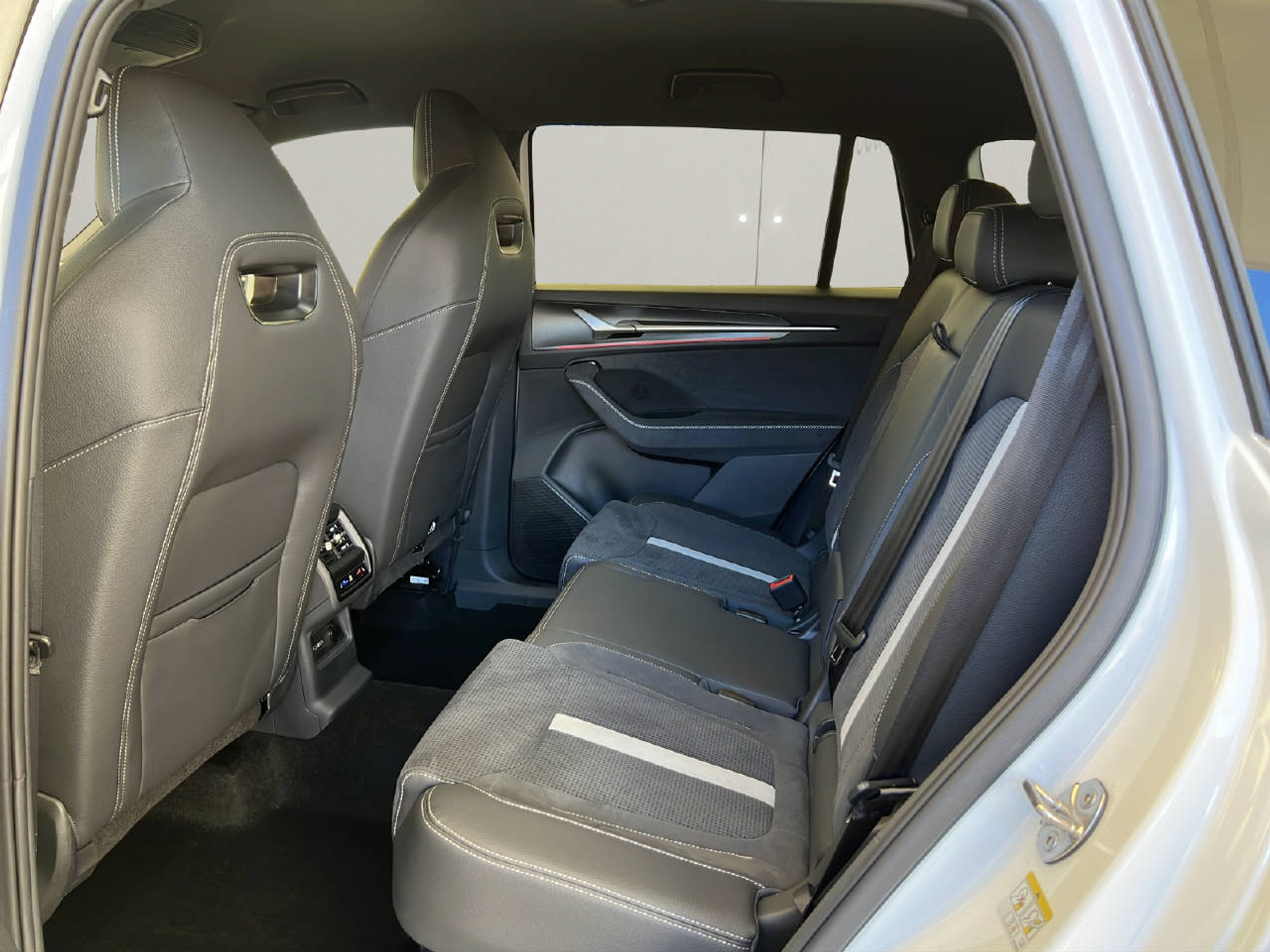 listing desktop thumbnail image 17