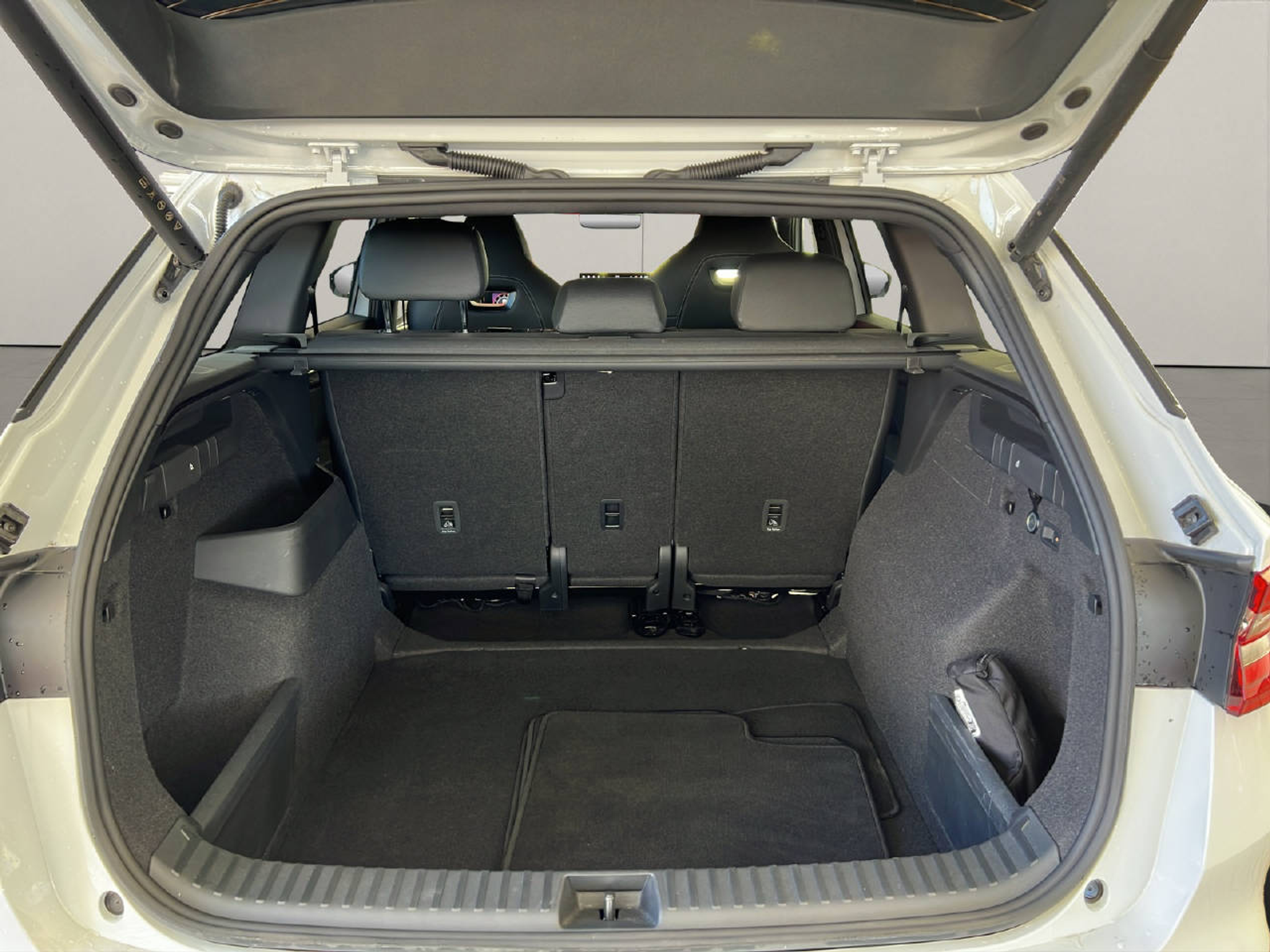 listing desktop thumbnail image 21