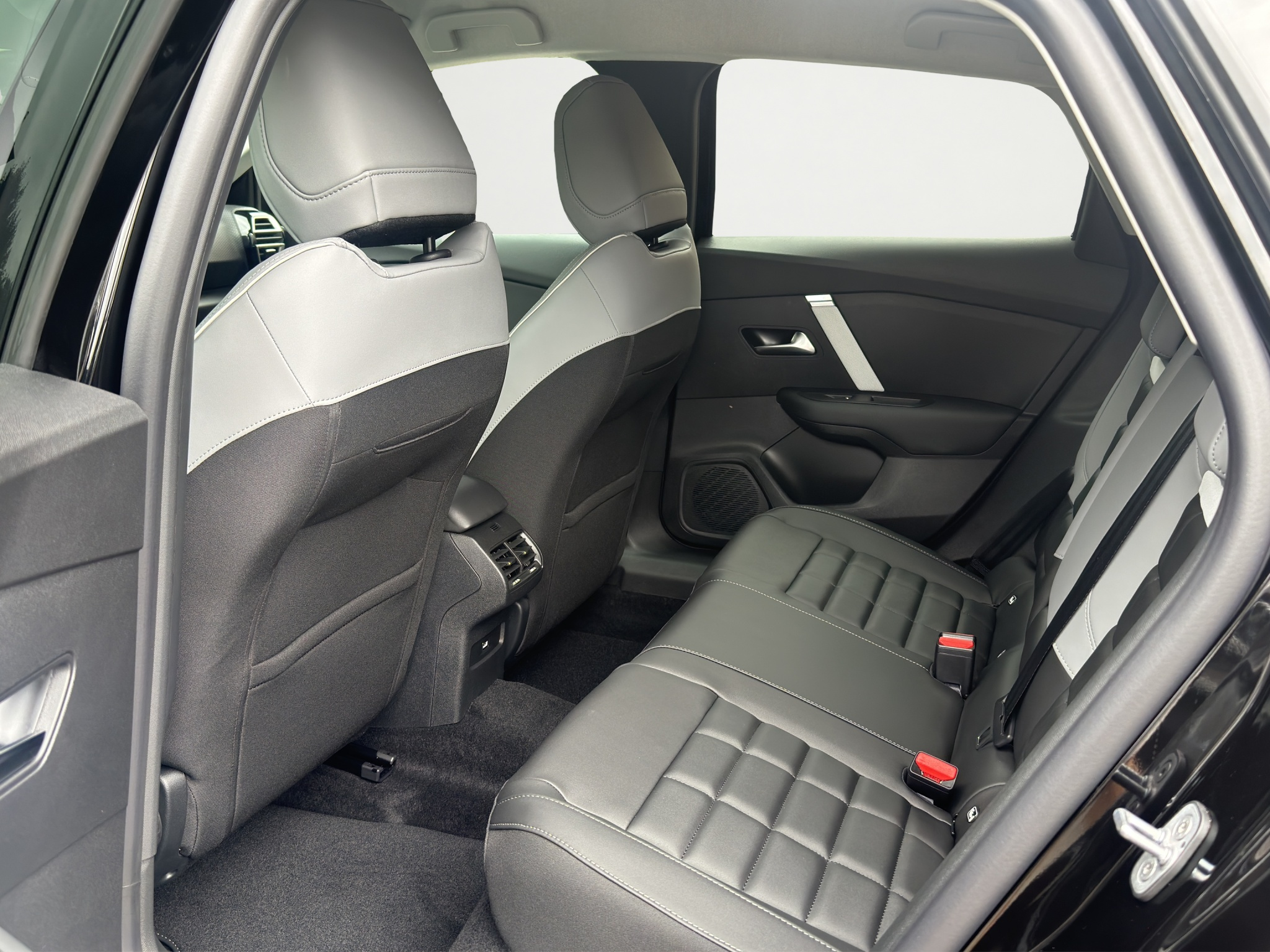 listing desktop thumbnail image 13