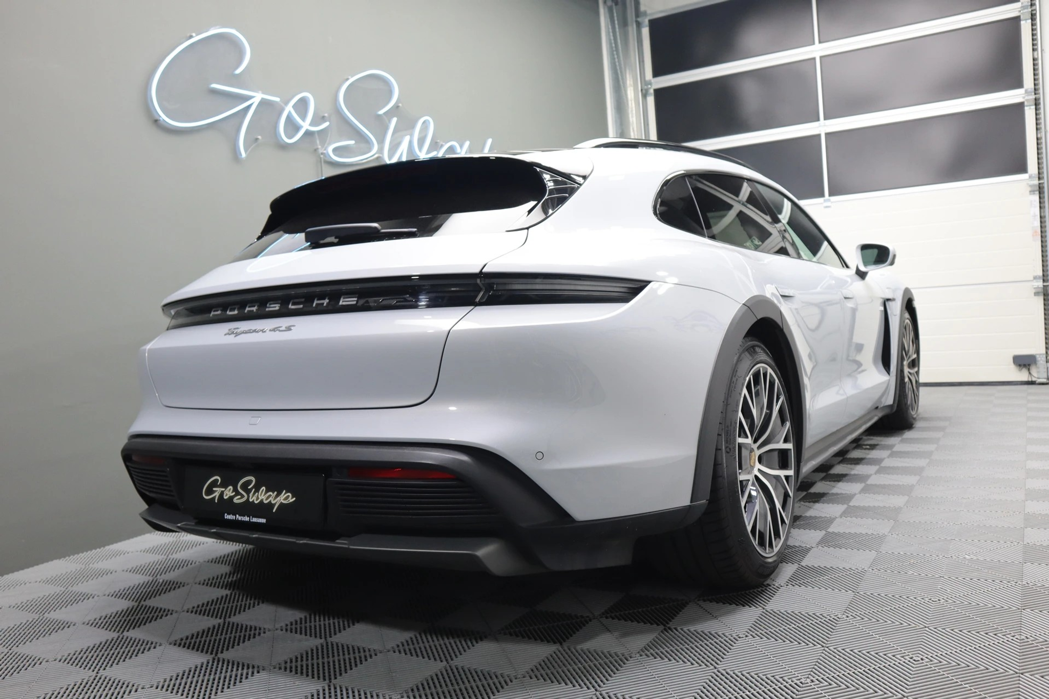 listing desktop thumbnail image 2