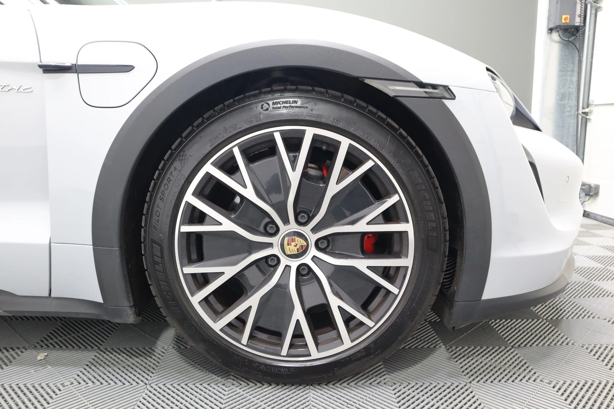 listing desktop thumbnail image 27