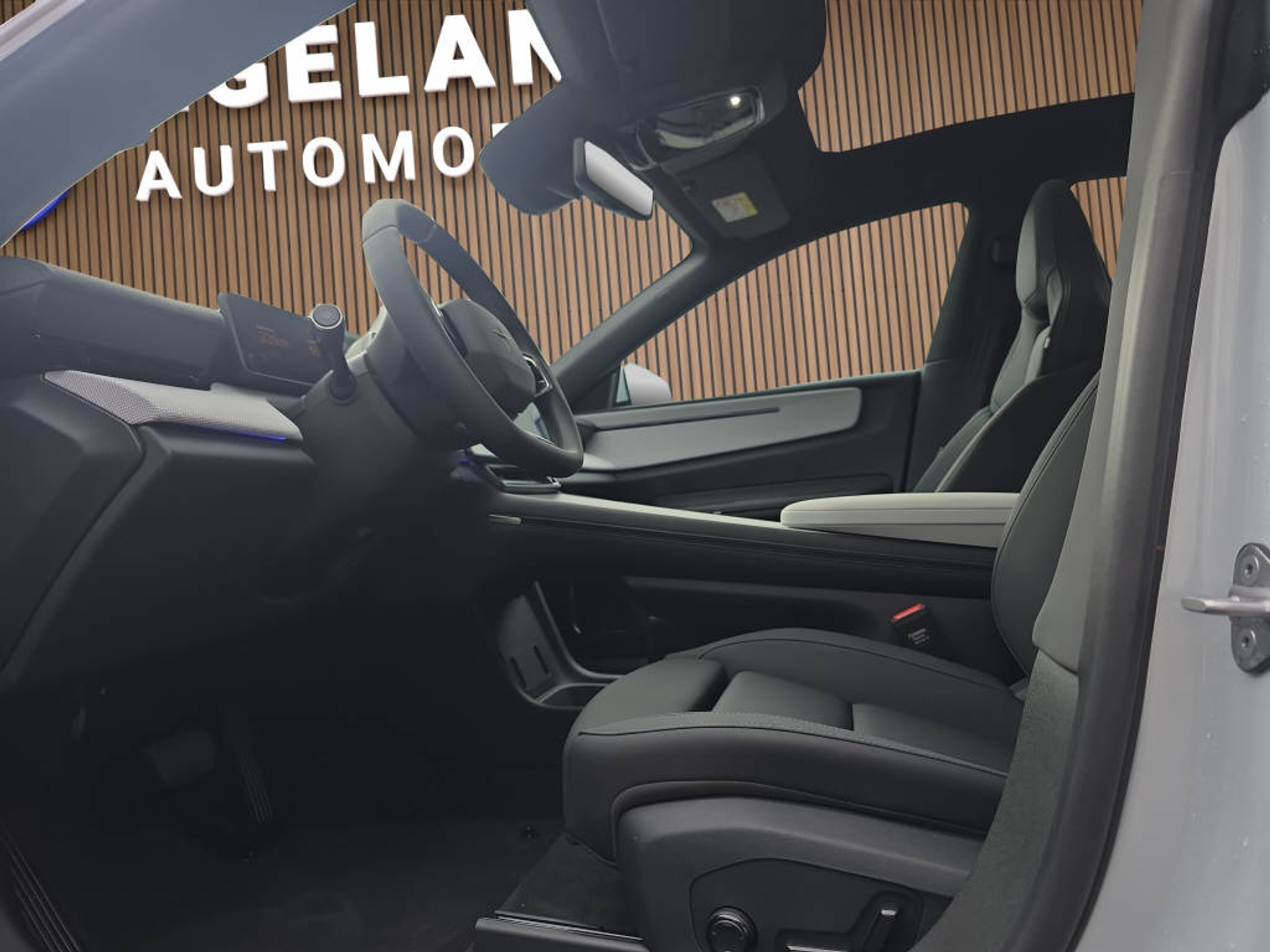 listing desktop thumbnail image 17