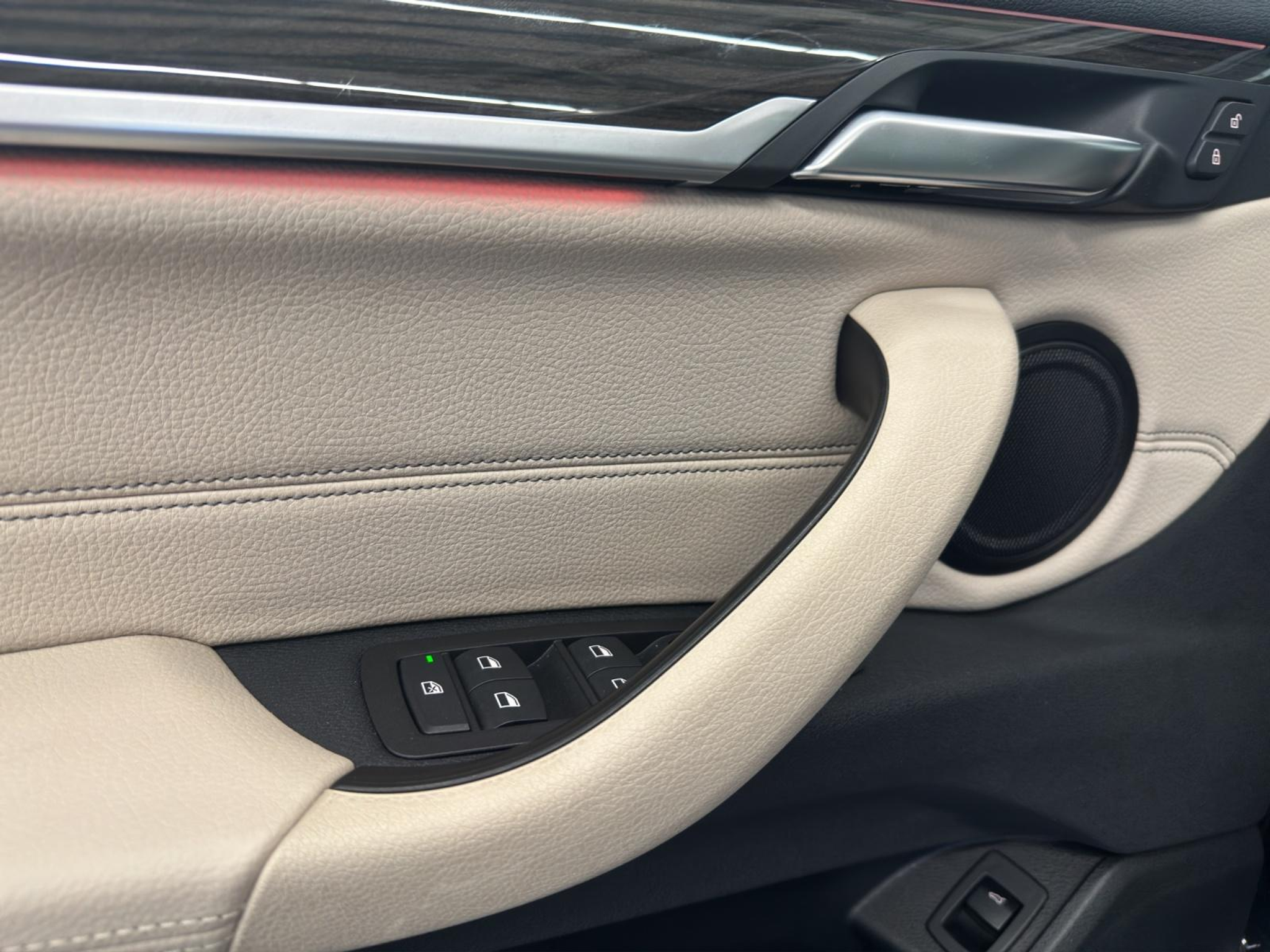 listing desktop thumbnail image 16