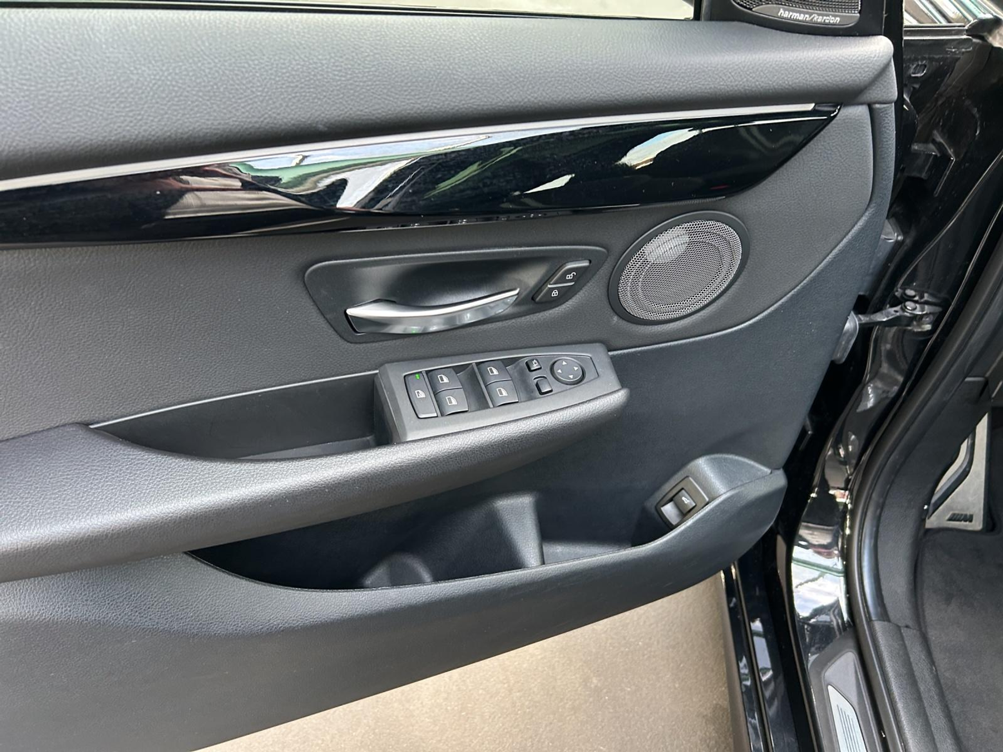 listing desktop thumbnail image 13