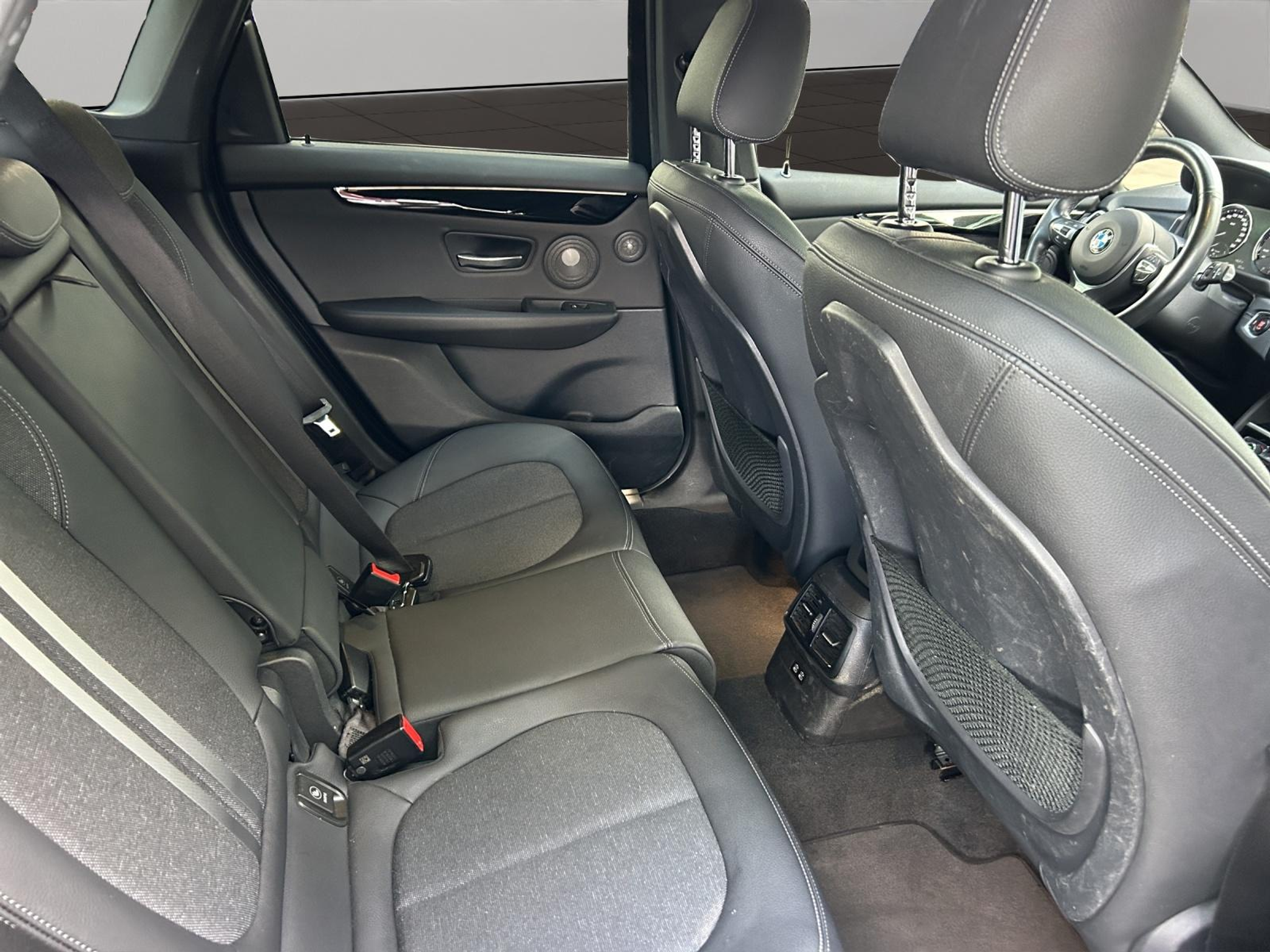 listing desktop thumbnail image 11