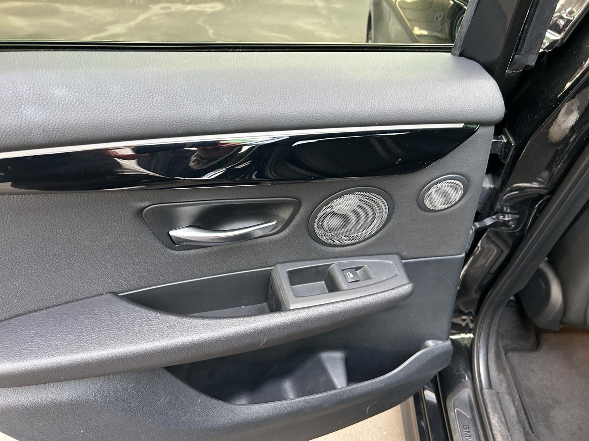 listing desktop thumbnail image 22