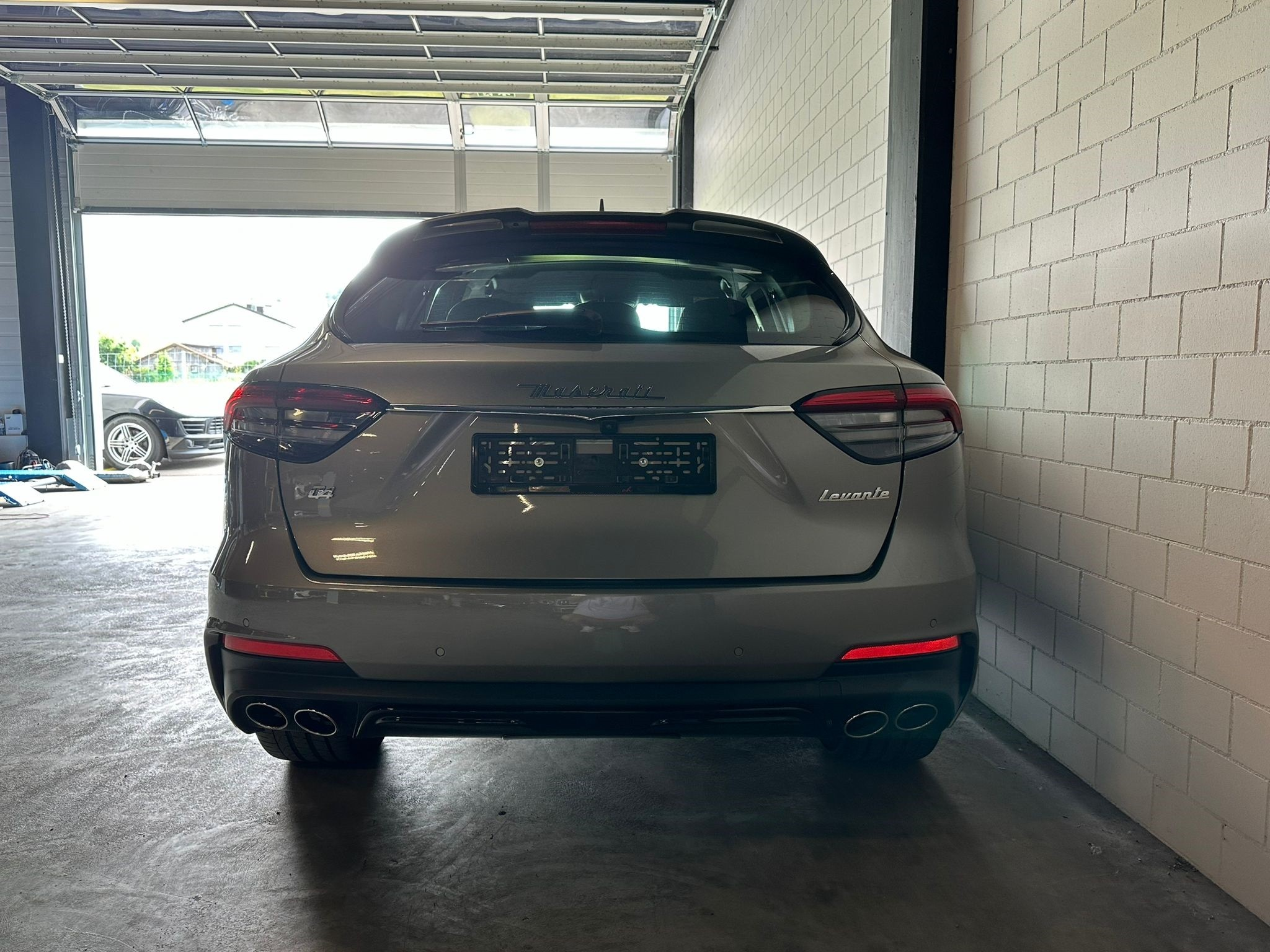 listing desktop thumbnail image 3