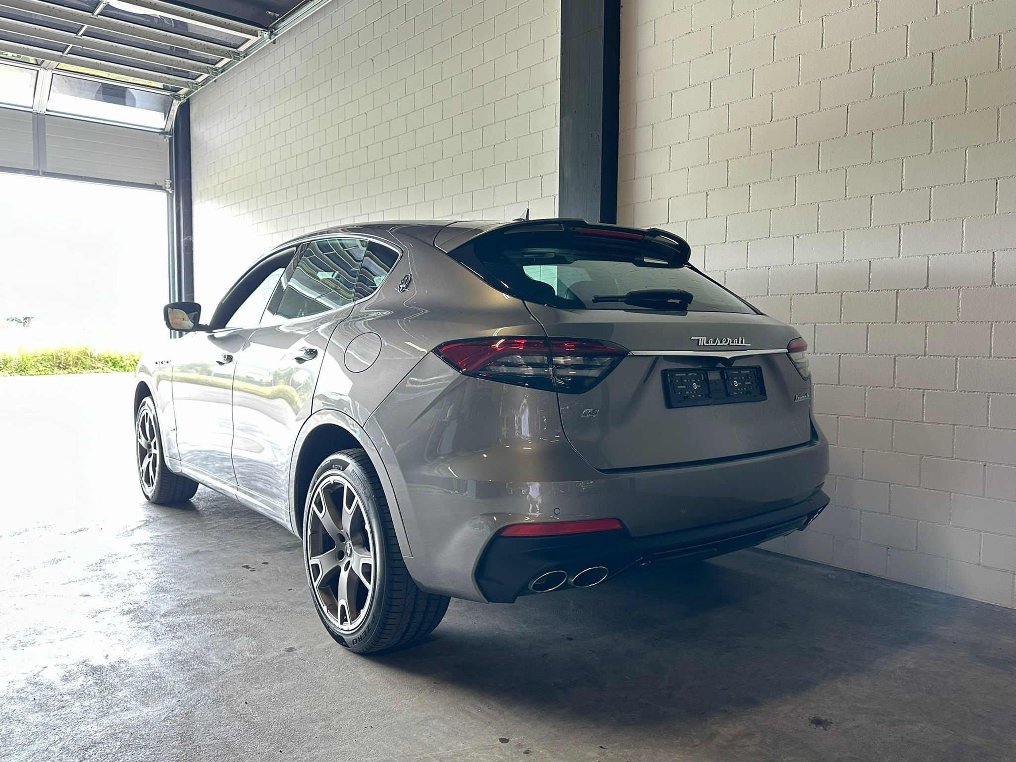 listing desktop thumbnail image 2