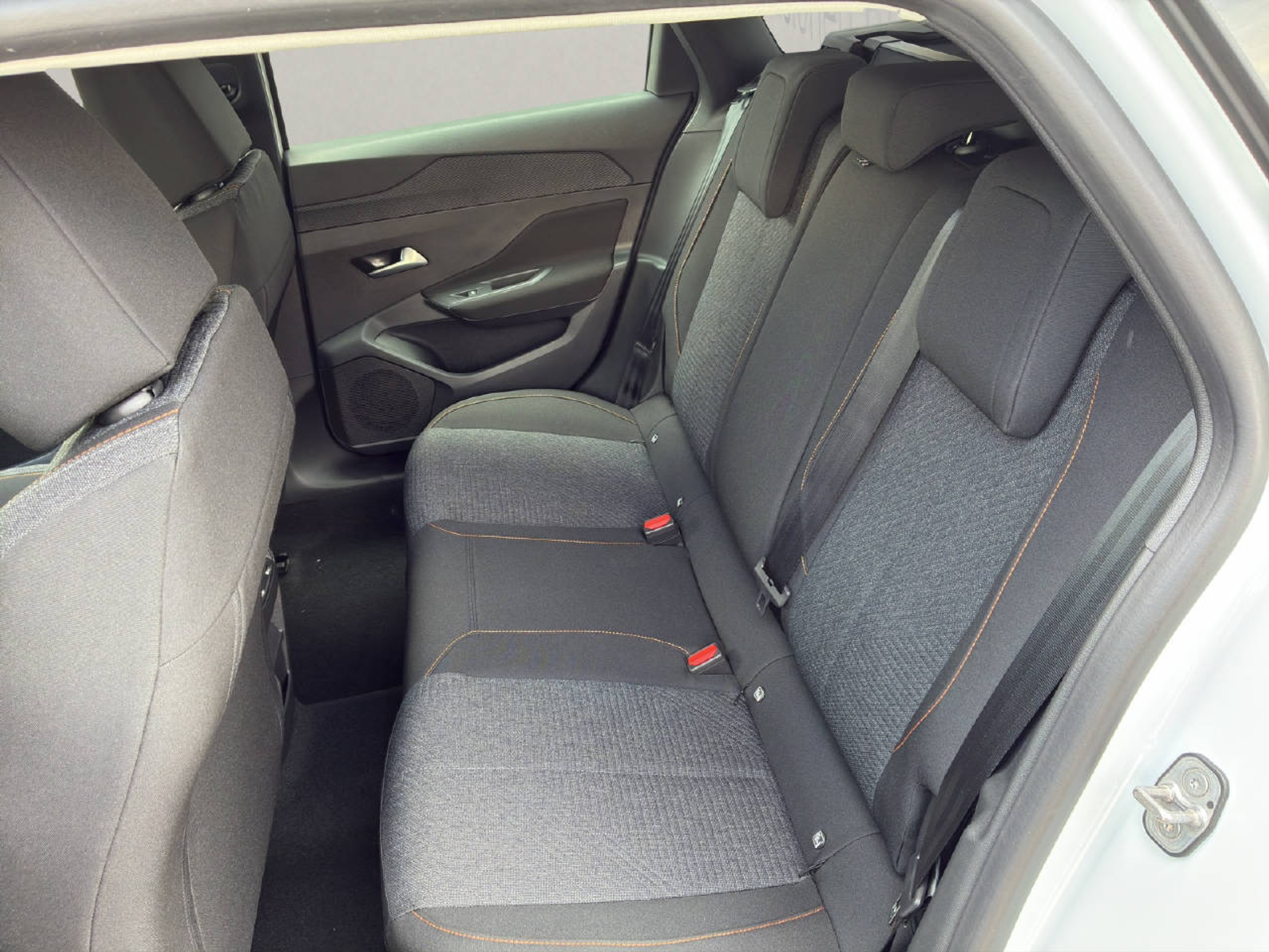 listing desktop thumbnail image 9