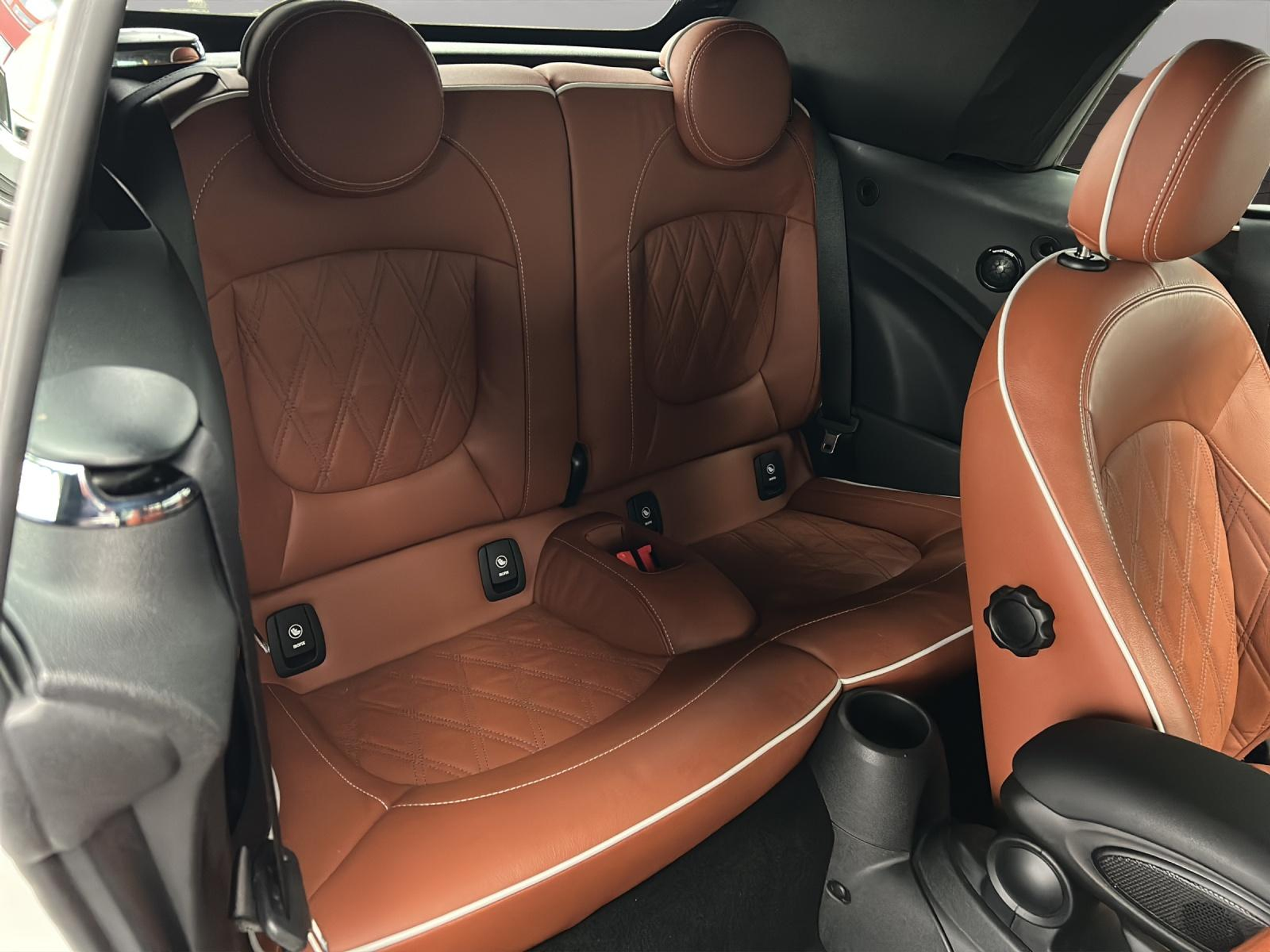 listing desktop thumbnail image 11