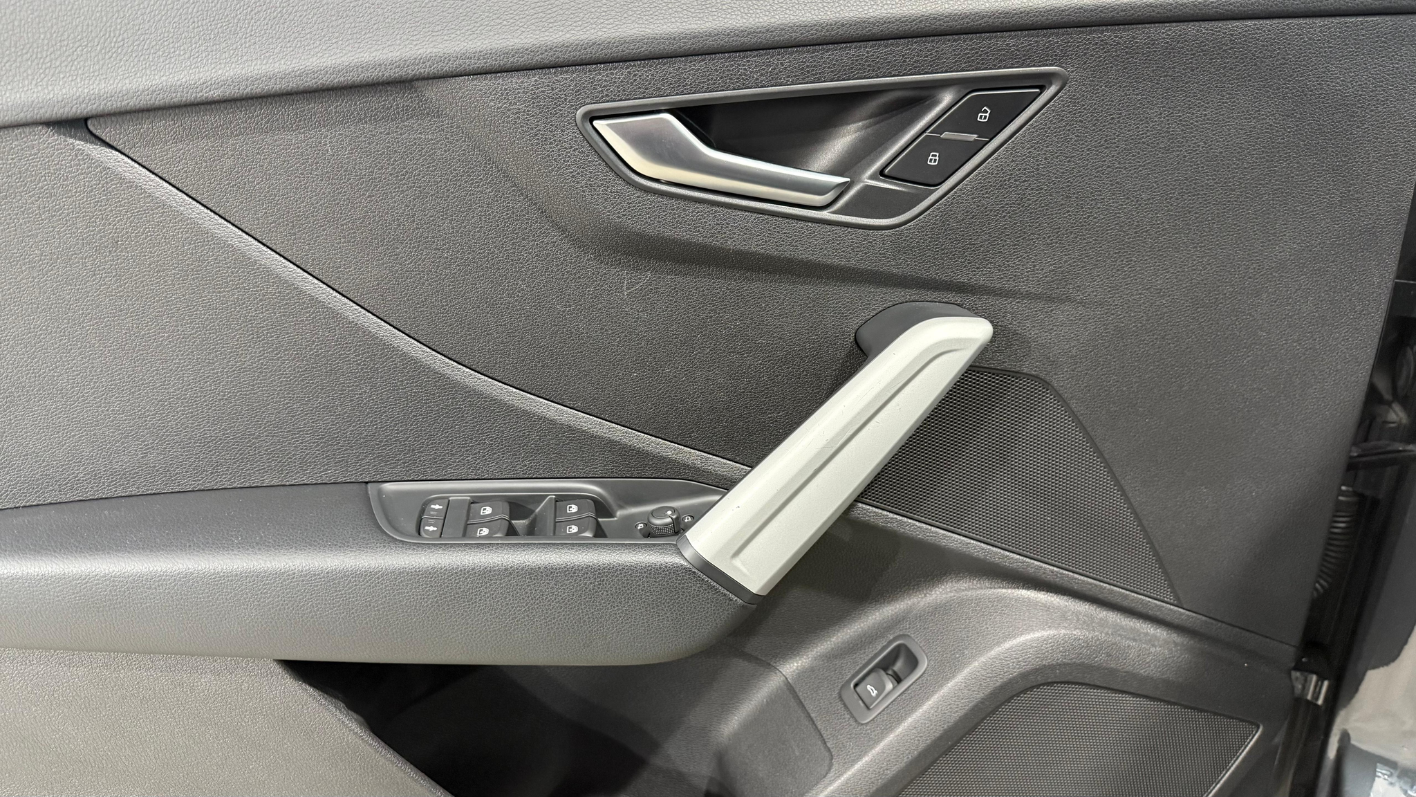 listing desktop thumbnail image 10