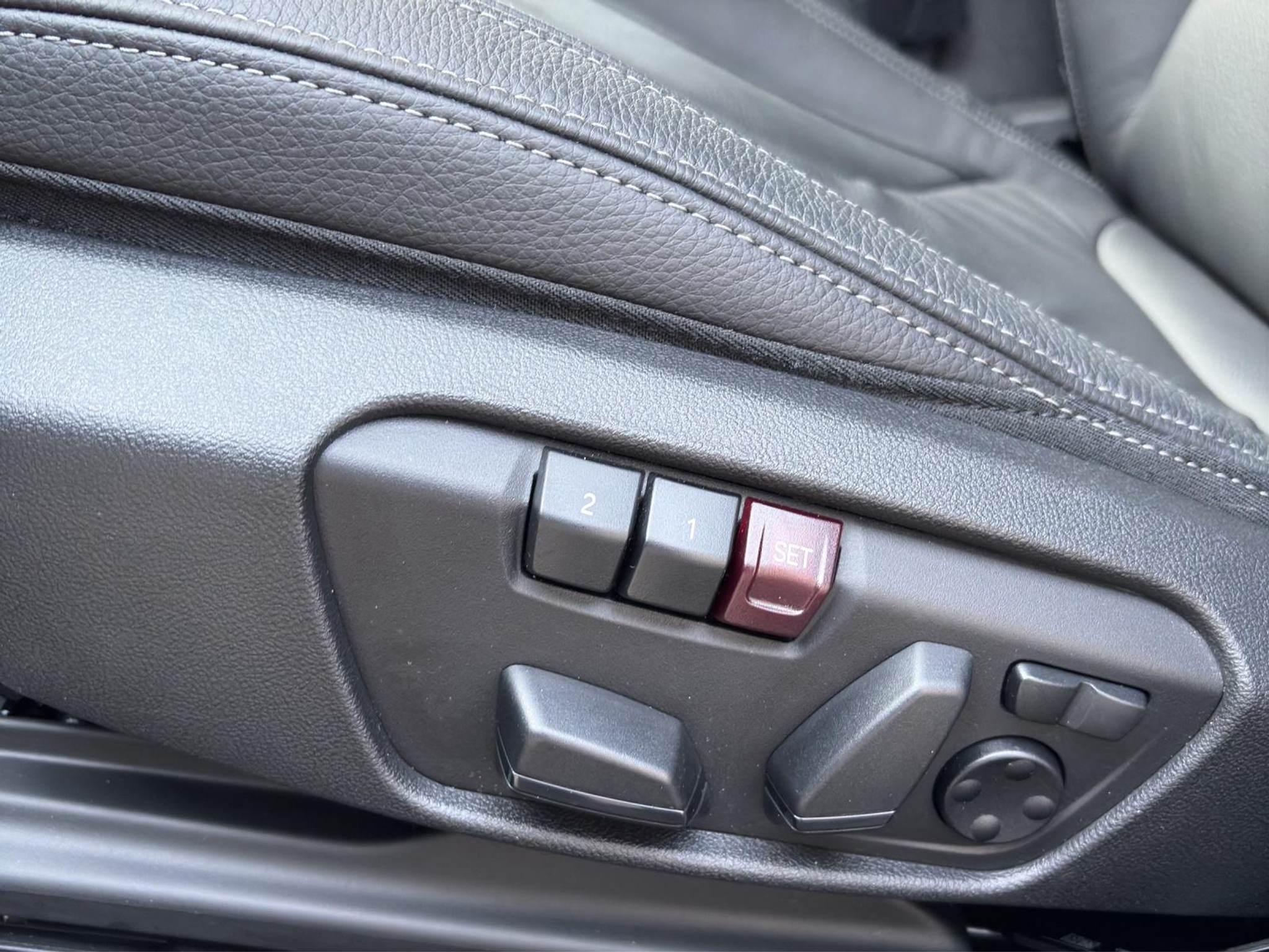 listing desktop thumbnail image 17