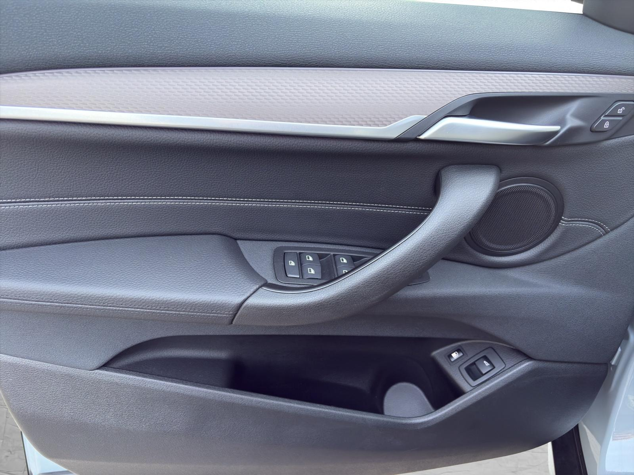 listing desktop thumbnail image 16