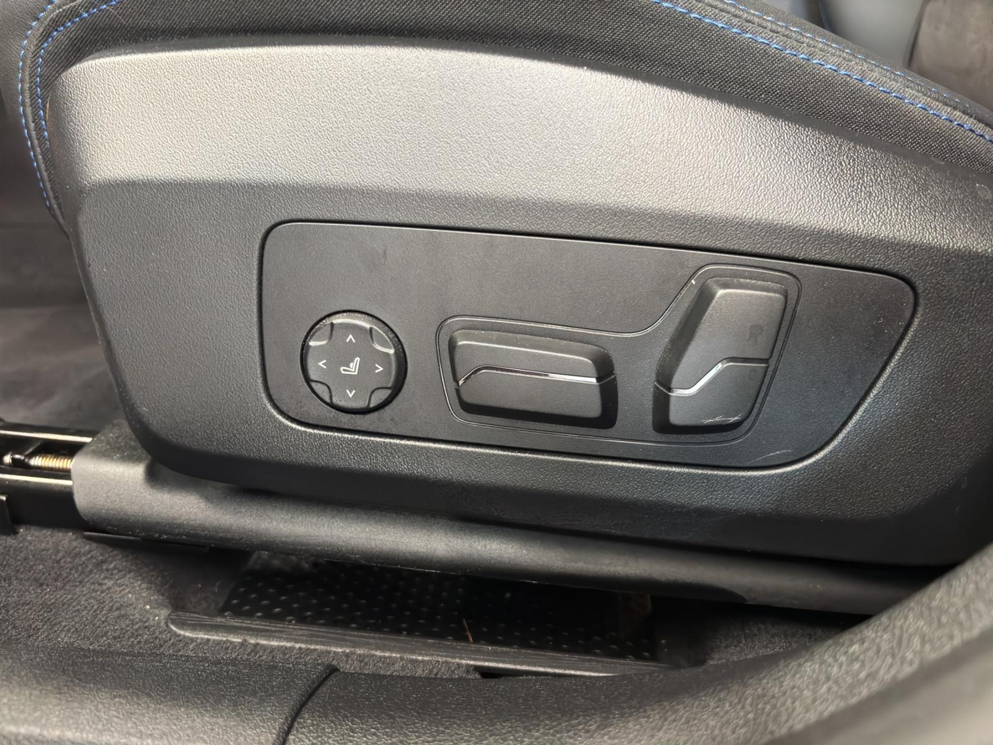 listing desktop thumbnail image 16