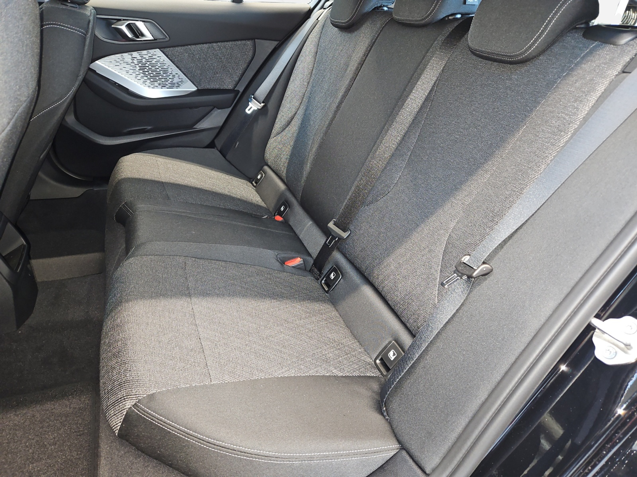 listing desktop thumbnail image 10