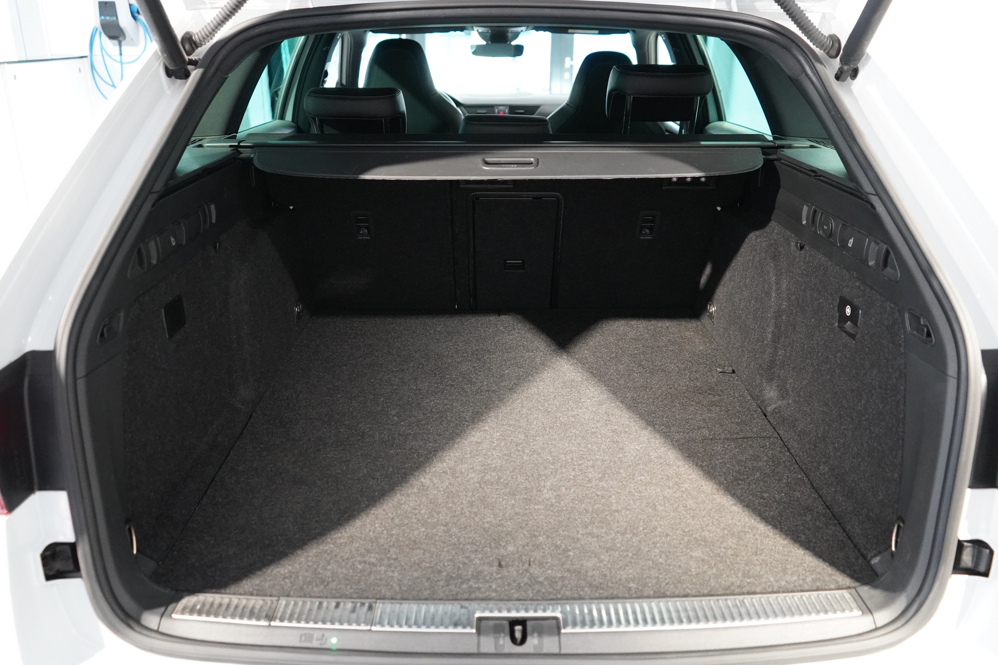 listing desktop thumbnail image 4