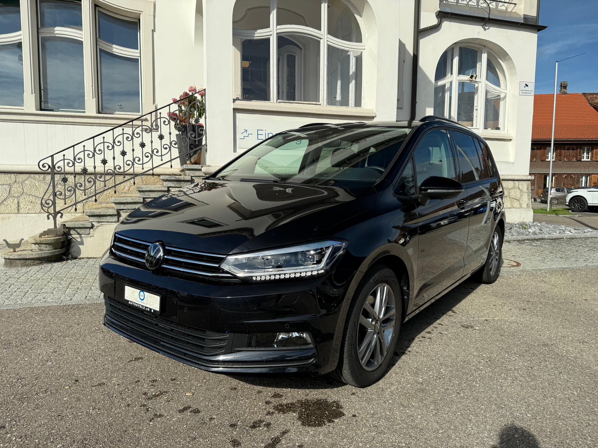 listing desktop thumbnail image 1