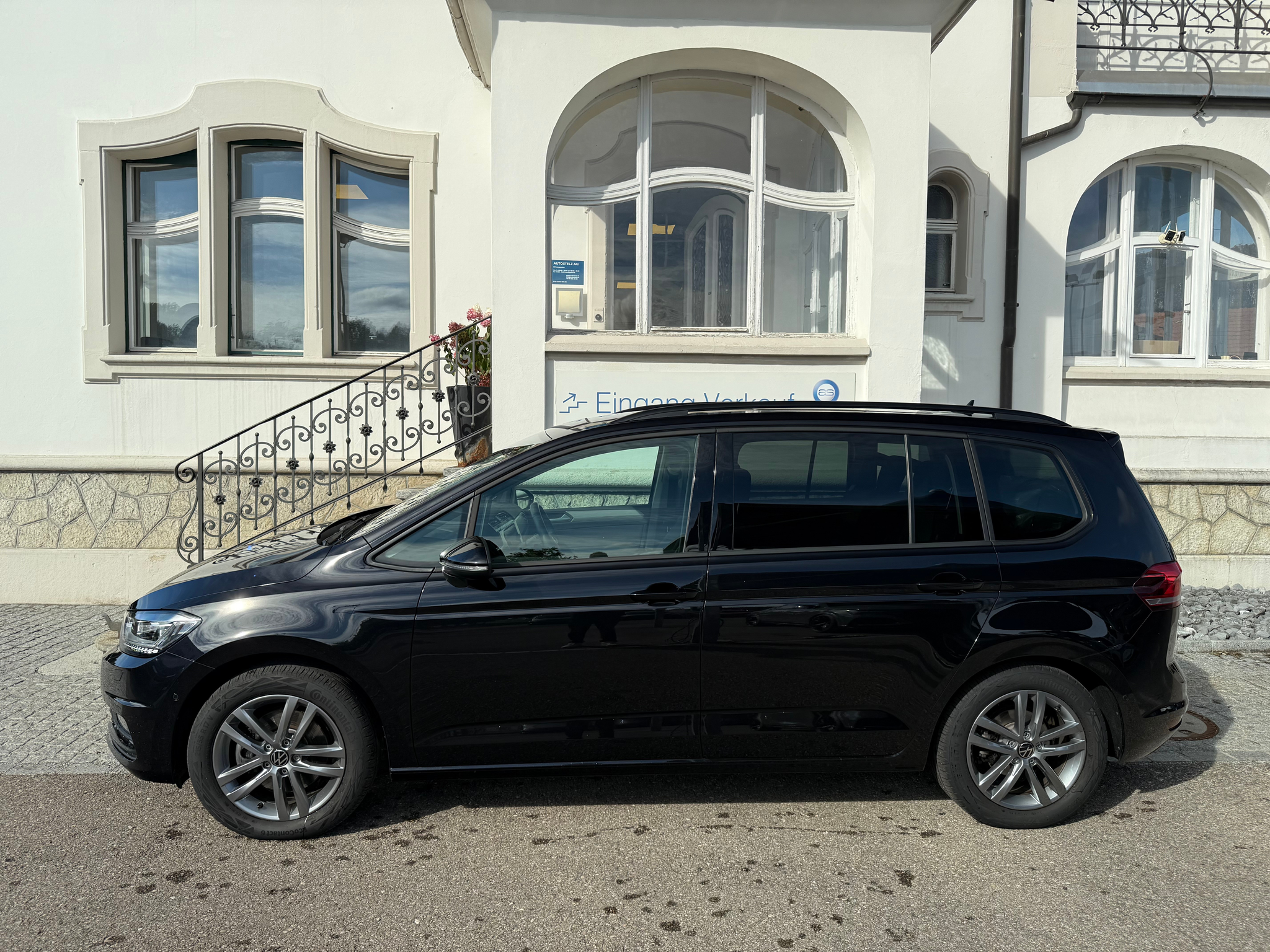 listing desktop thumbnail image 2