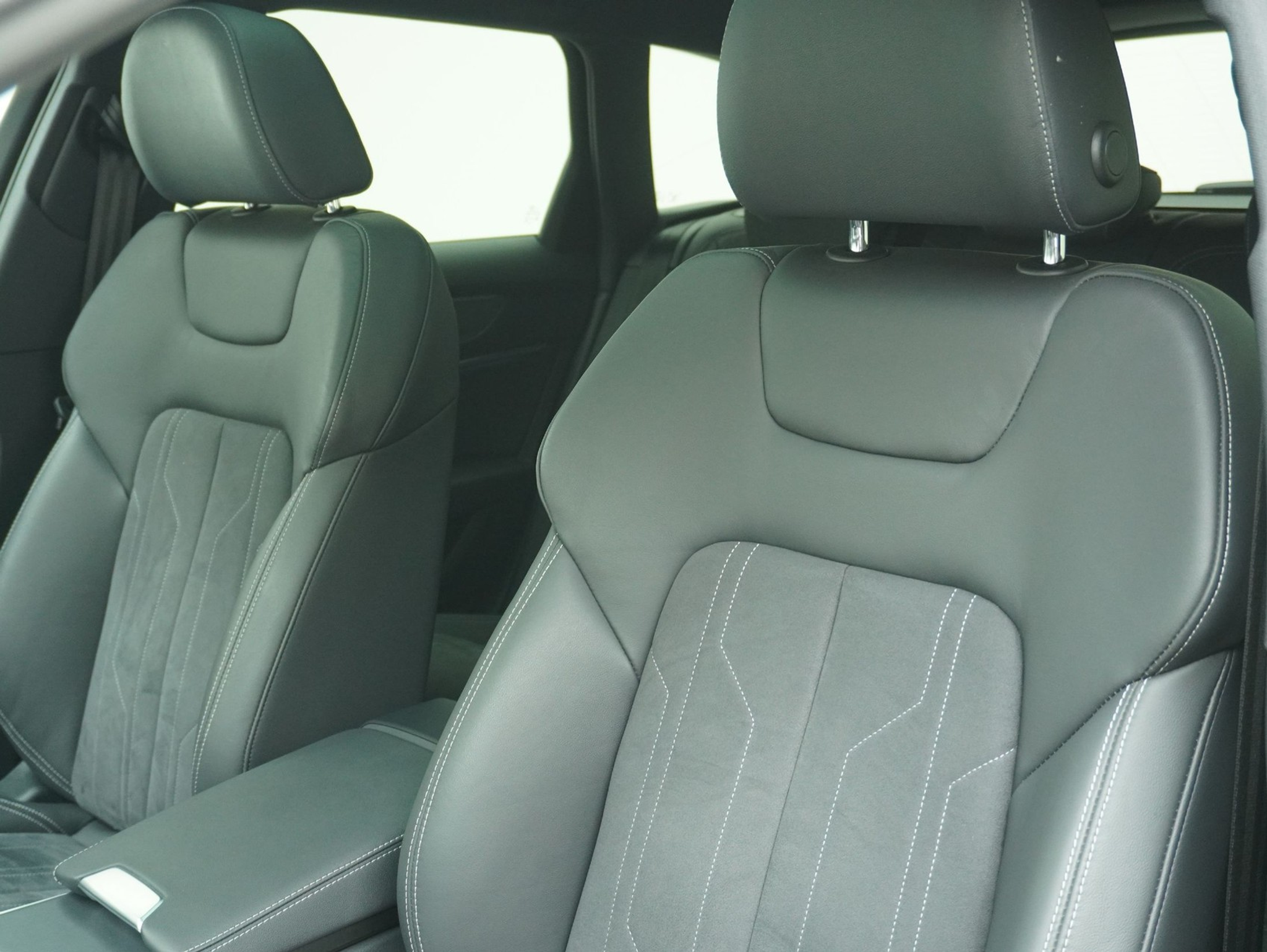 listing desktop thumbnail image 11