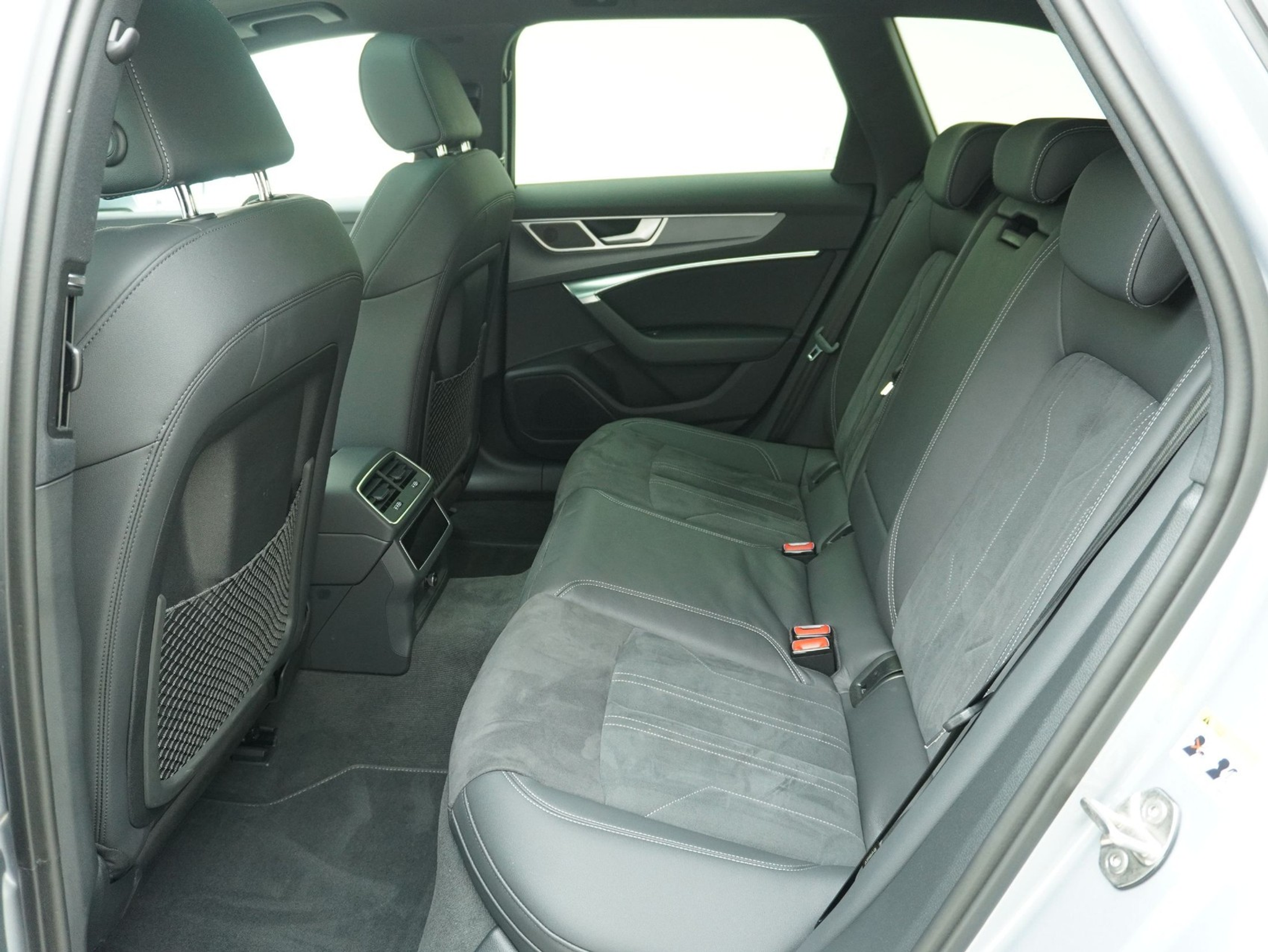 listing desktop thumbnail image 12