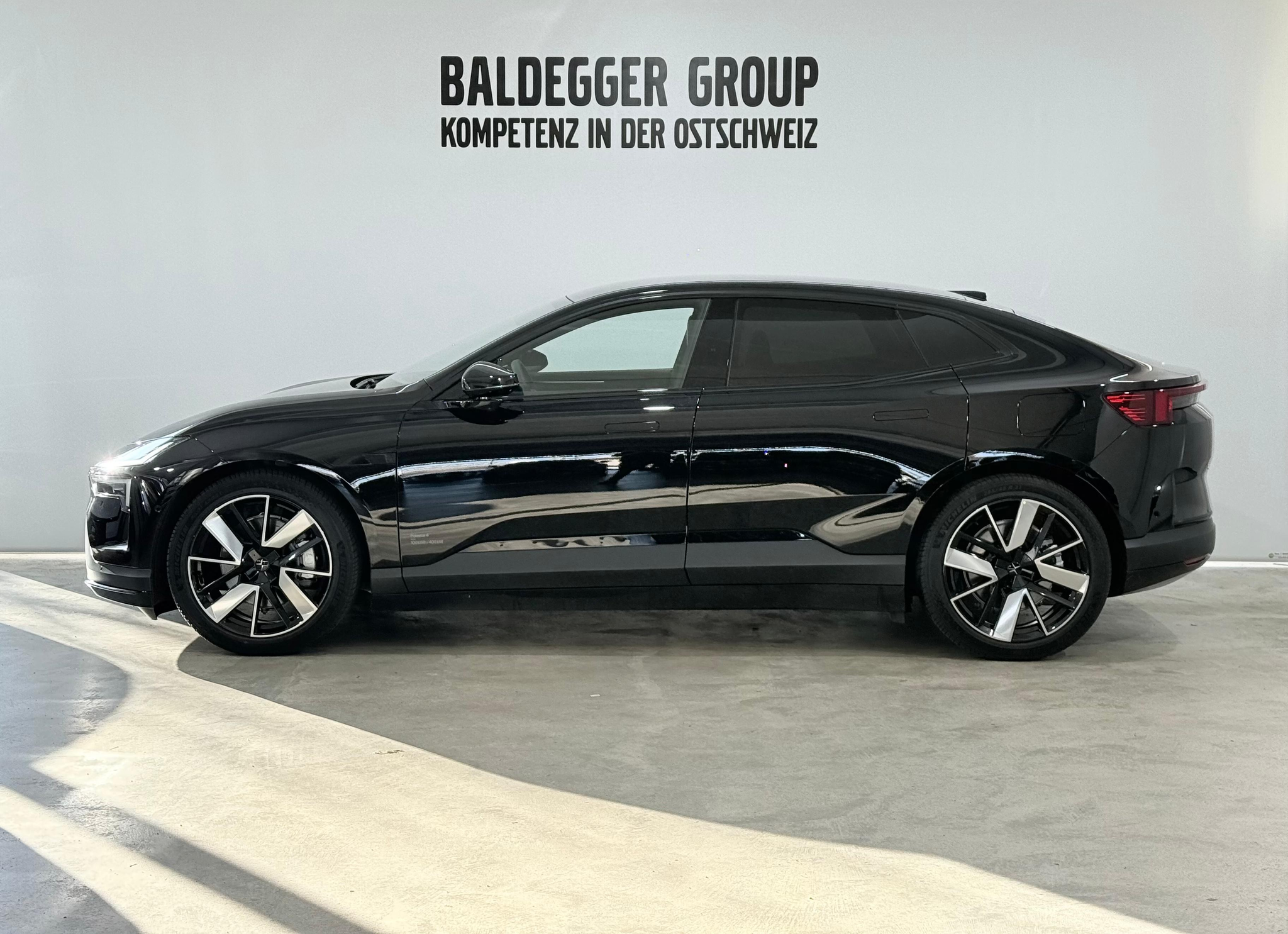 listing desktop thumbnail image 1