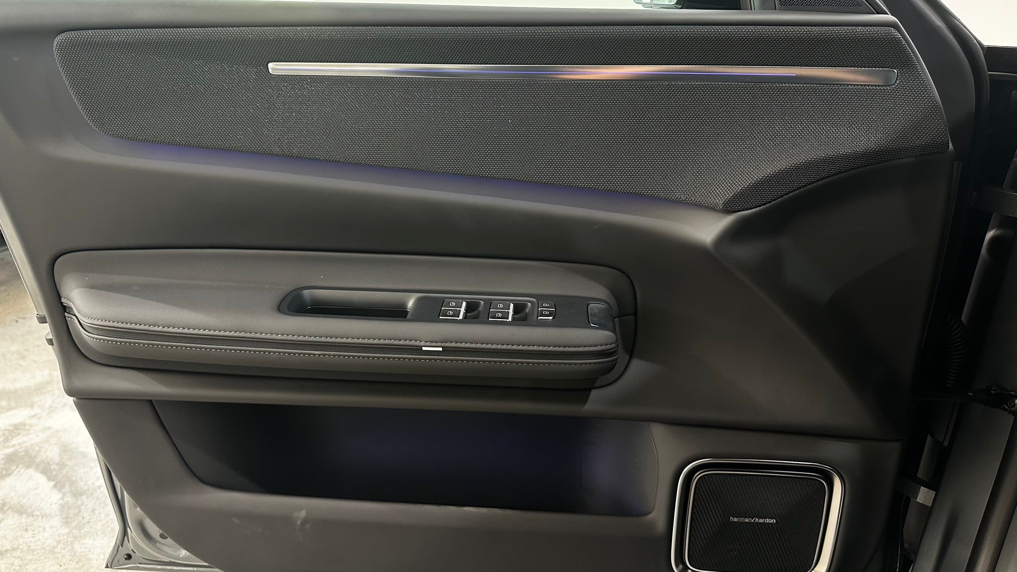 listing desktop thumbnail image 11