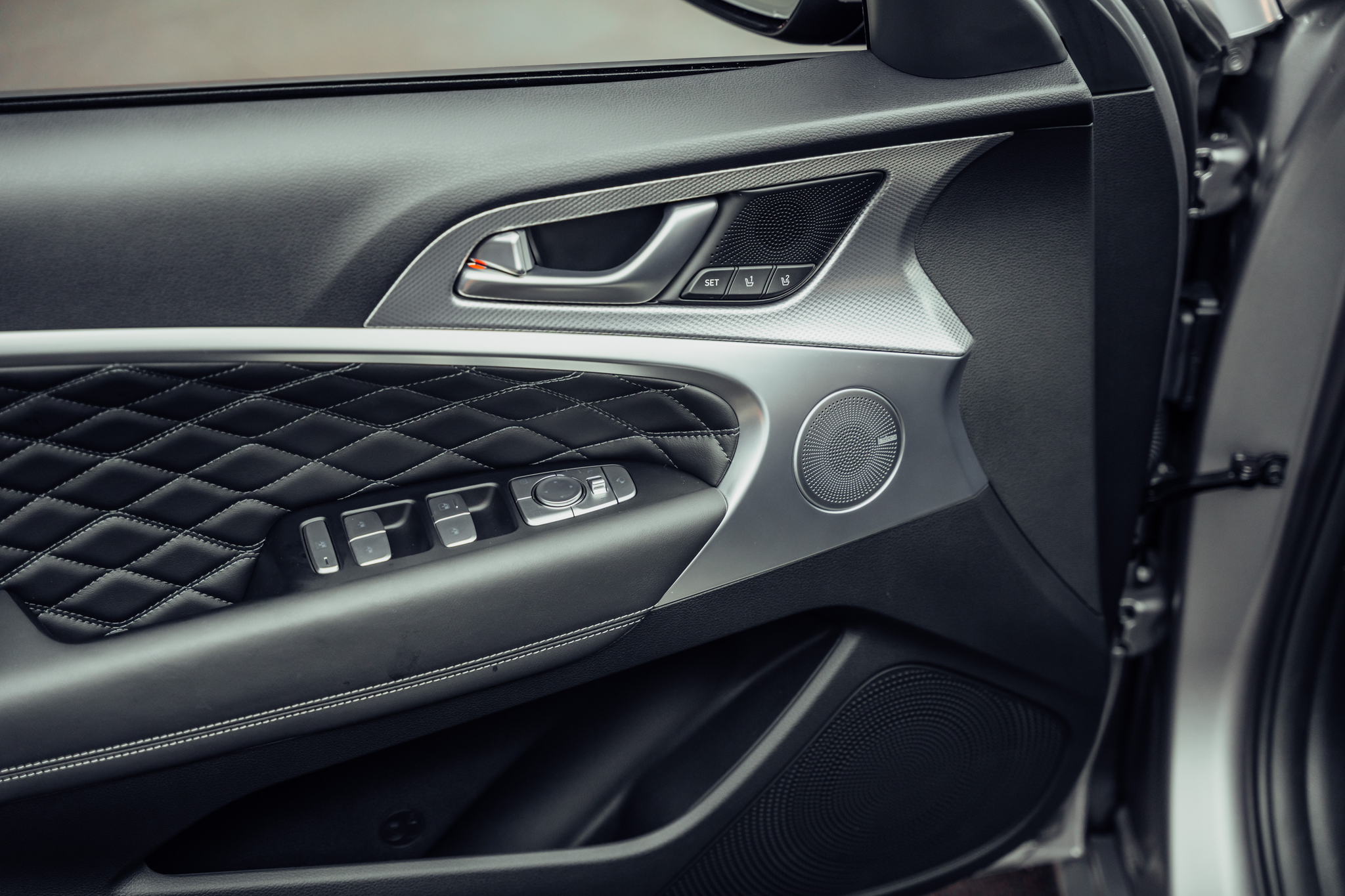 listing desktop thumbnail image 12