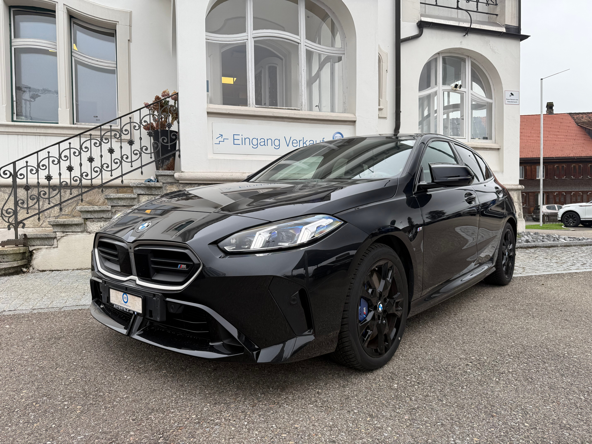 listing desktop thumbnail image 1