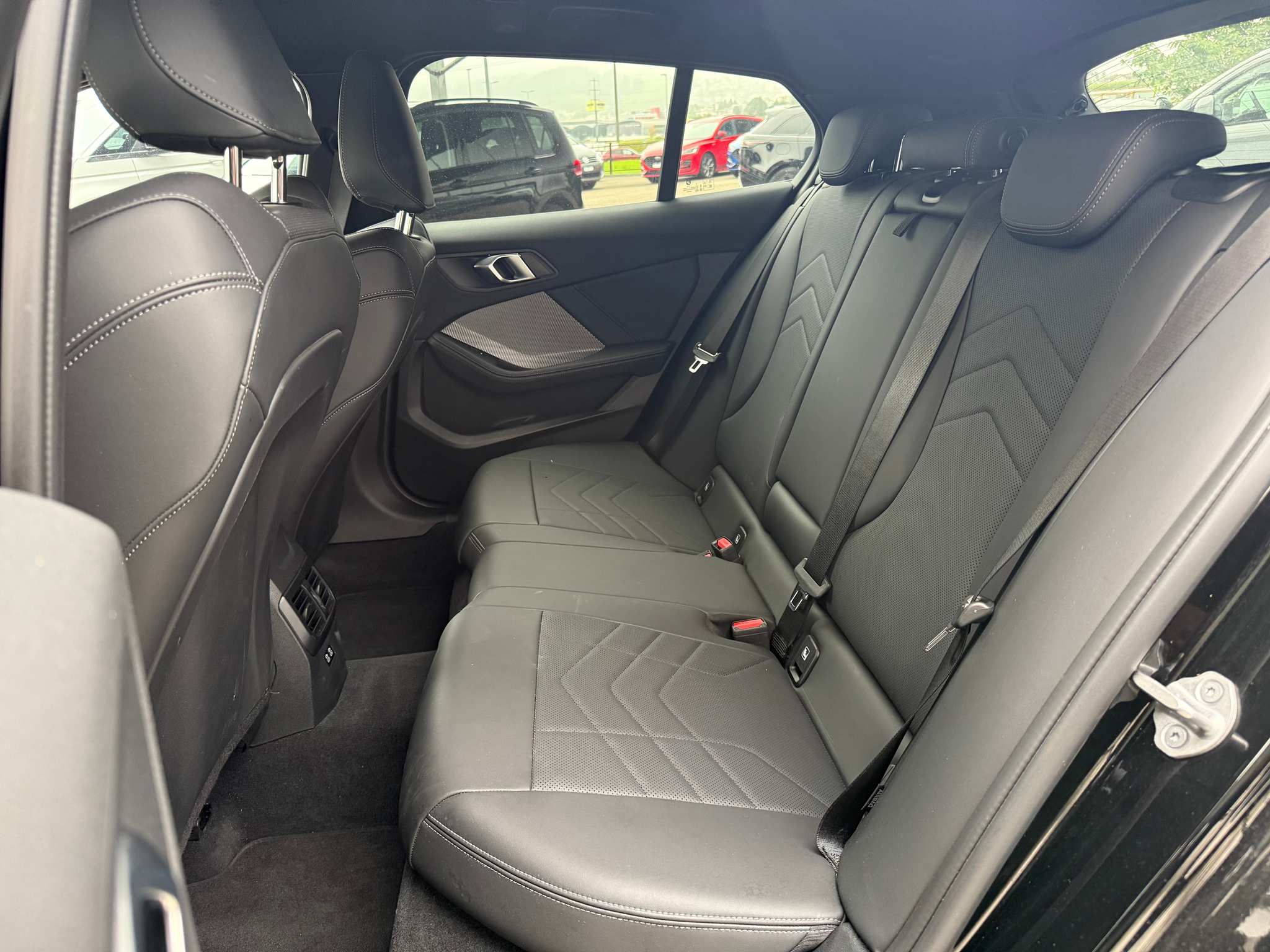 listing desktop thumbnail image 8