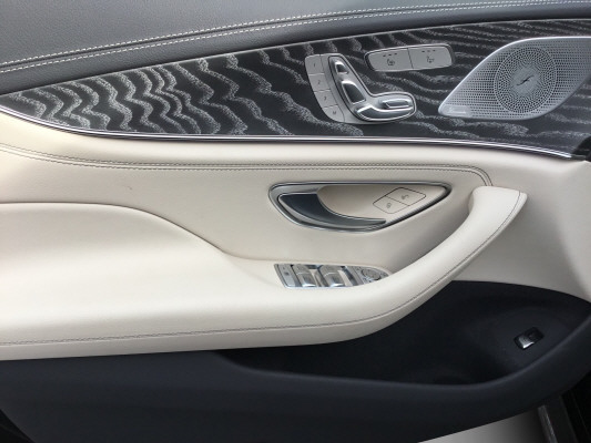 listing desktop thumbnail image 9