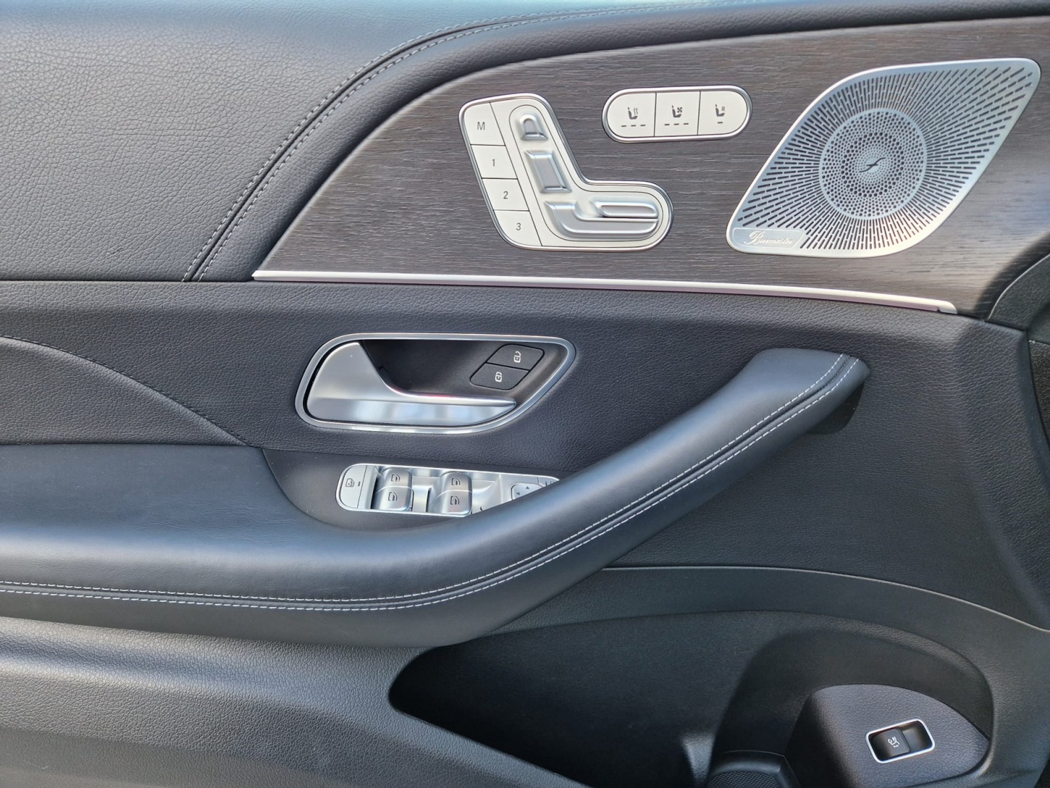 listing desktop thumbnail image 7