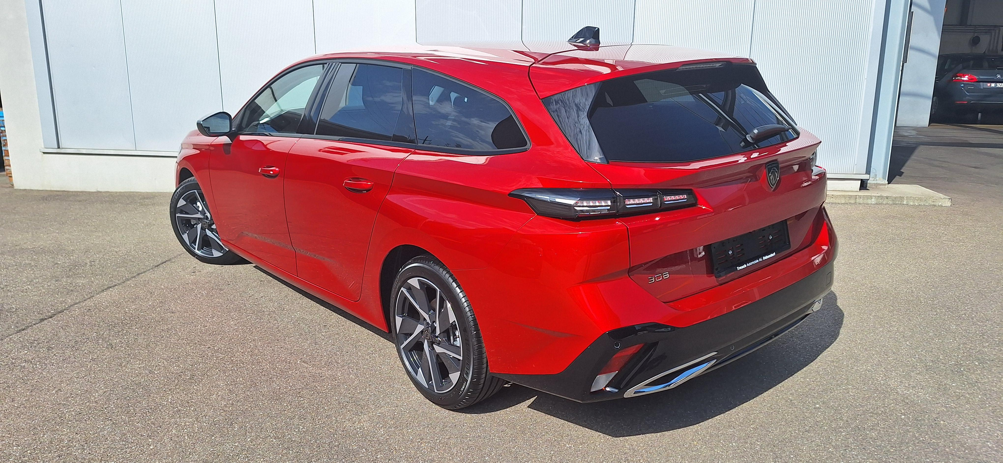 listing desktop thumbnail image 2