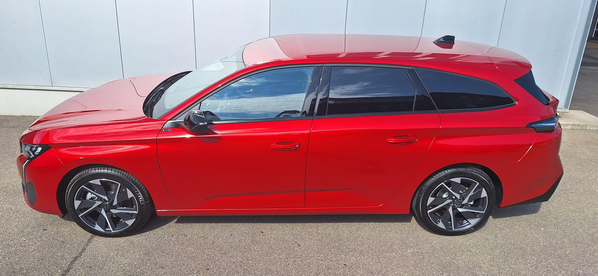 listing desktop thumbnail image 4